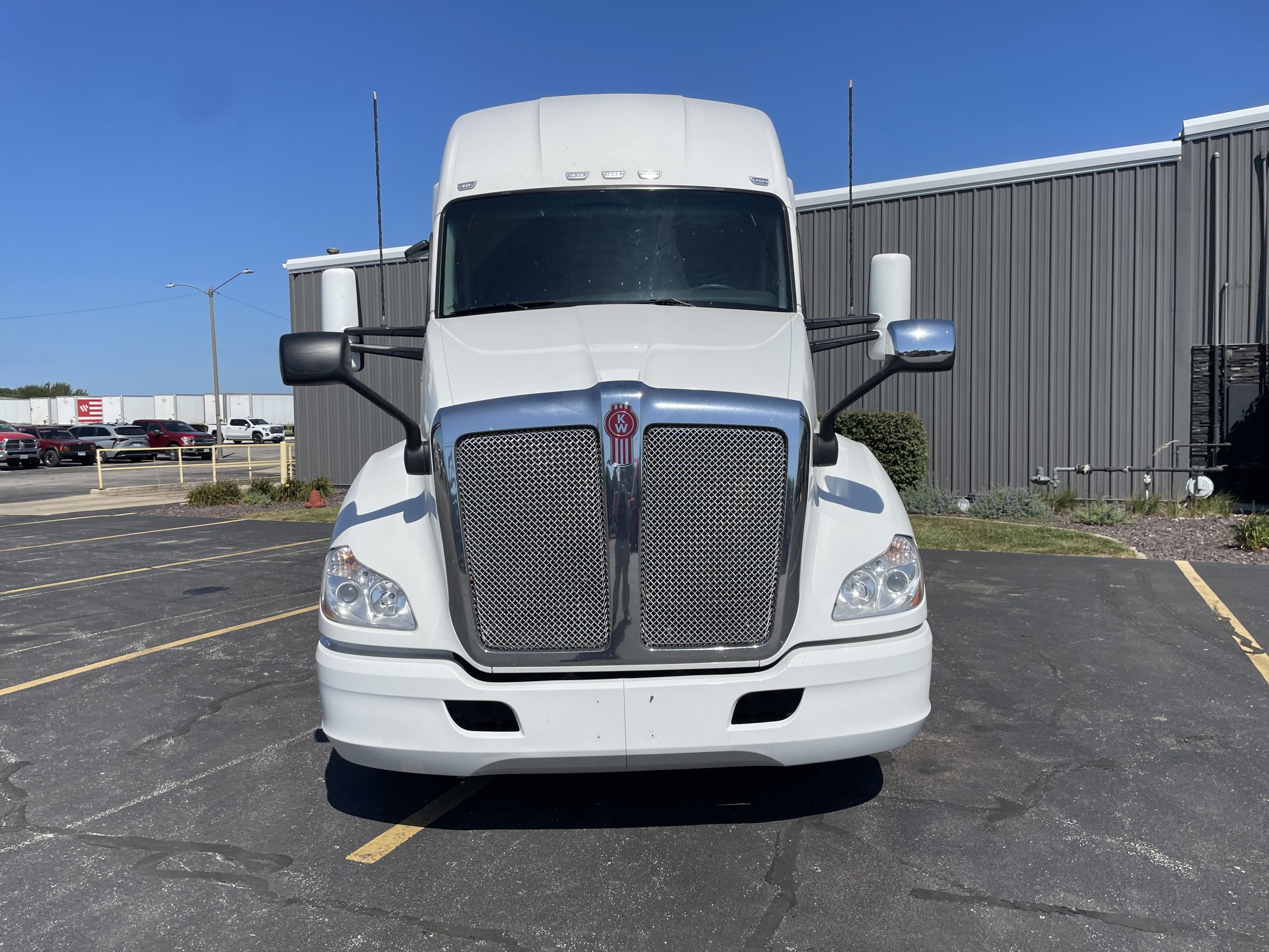 2022 Kenworth T680 — photo 2