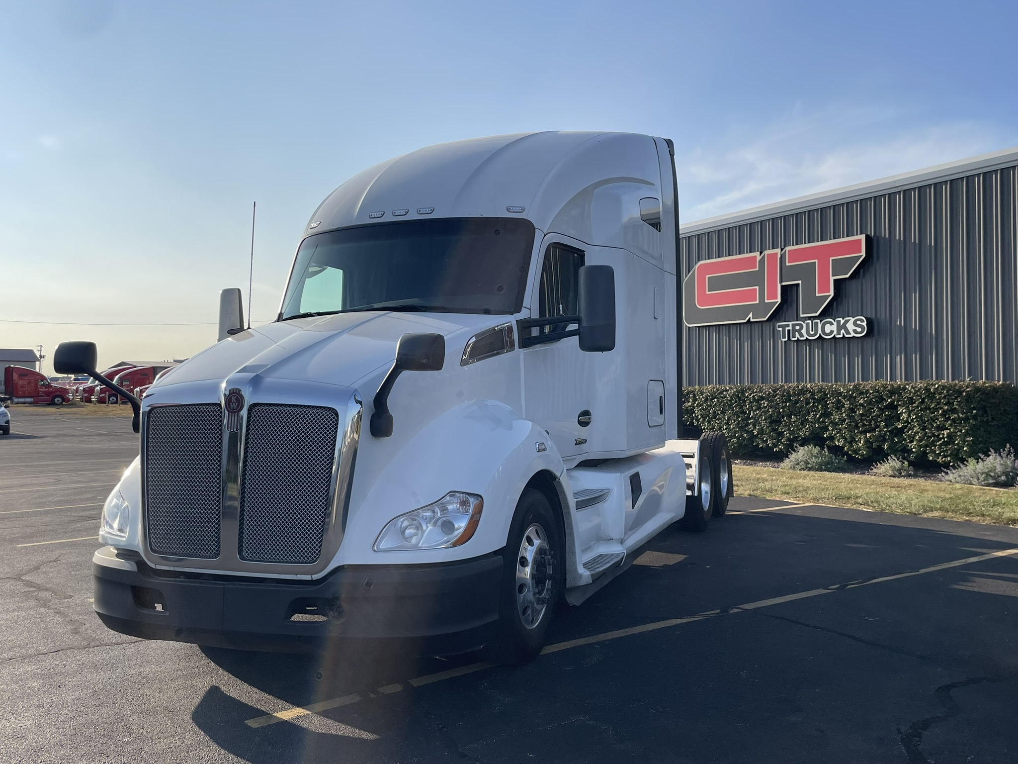 2022 KENWORTH T680 2022 KENWORTH T680 - image 1 of 6