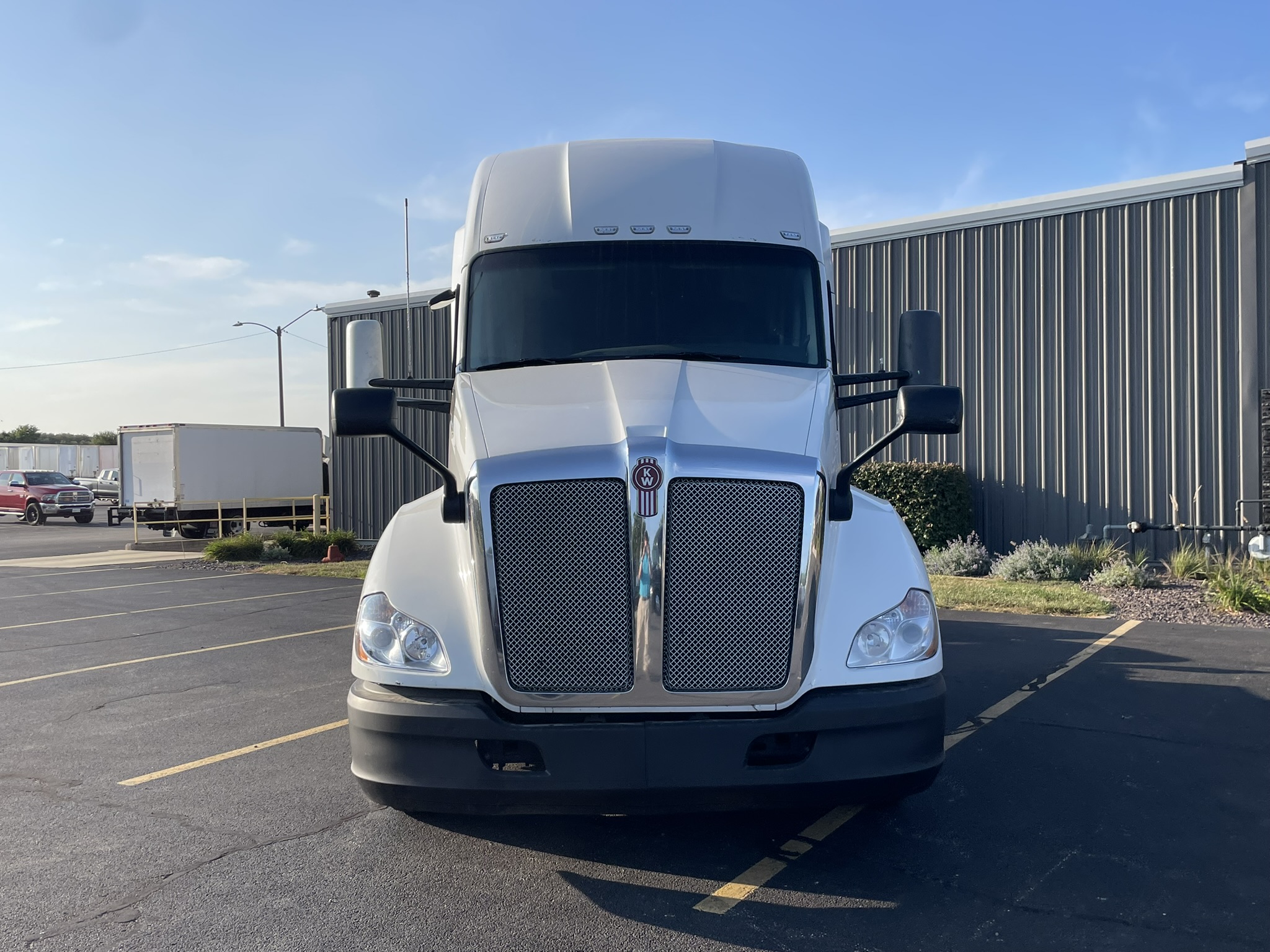 2022 KENWORTH T680 2022 KENWORTH T680 - image 2 of 6