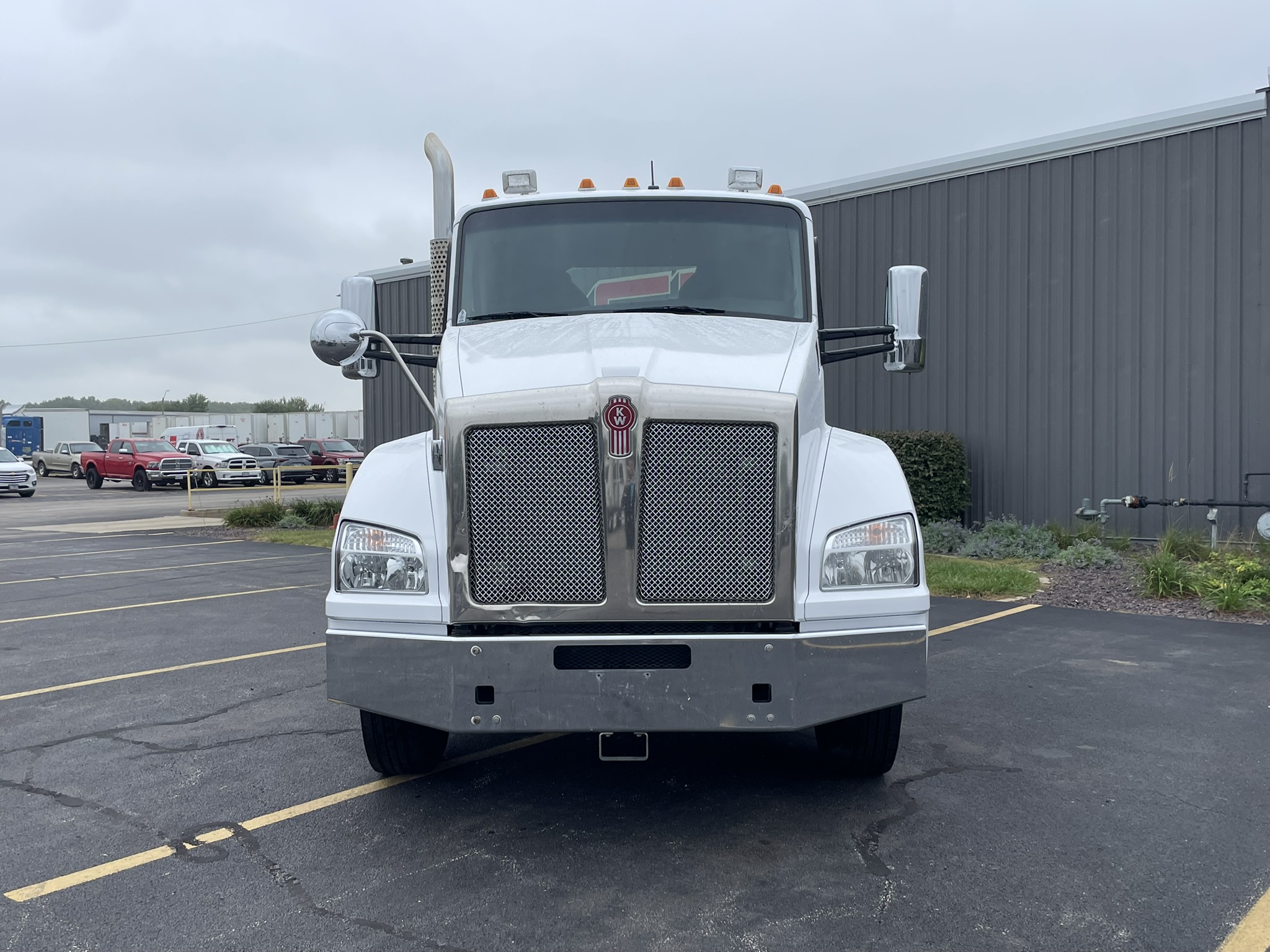 2023 Kenworth T880 in Normal, IL — photo 2