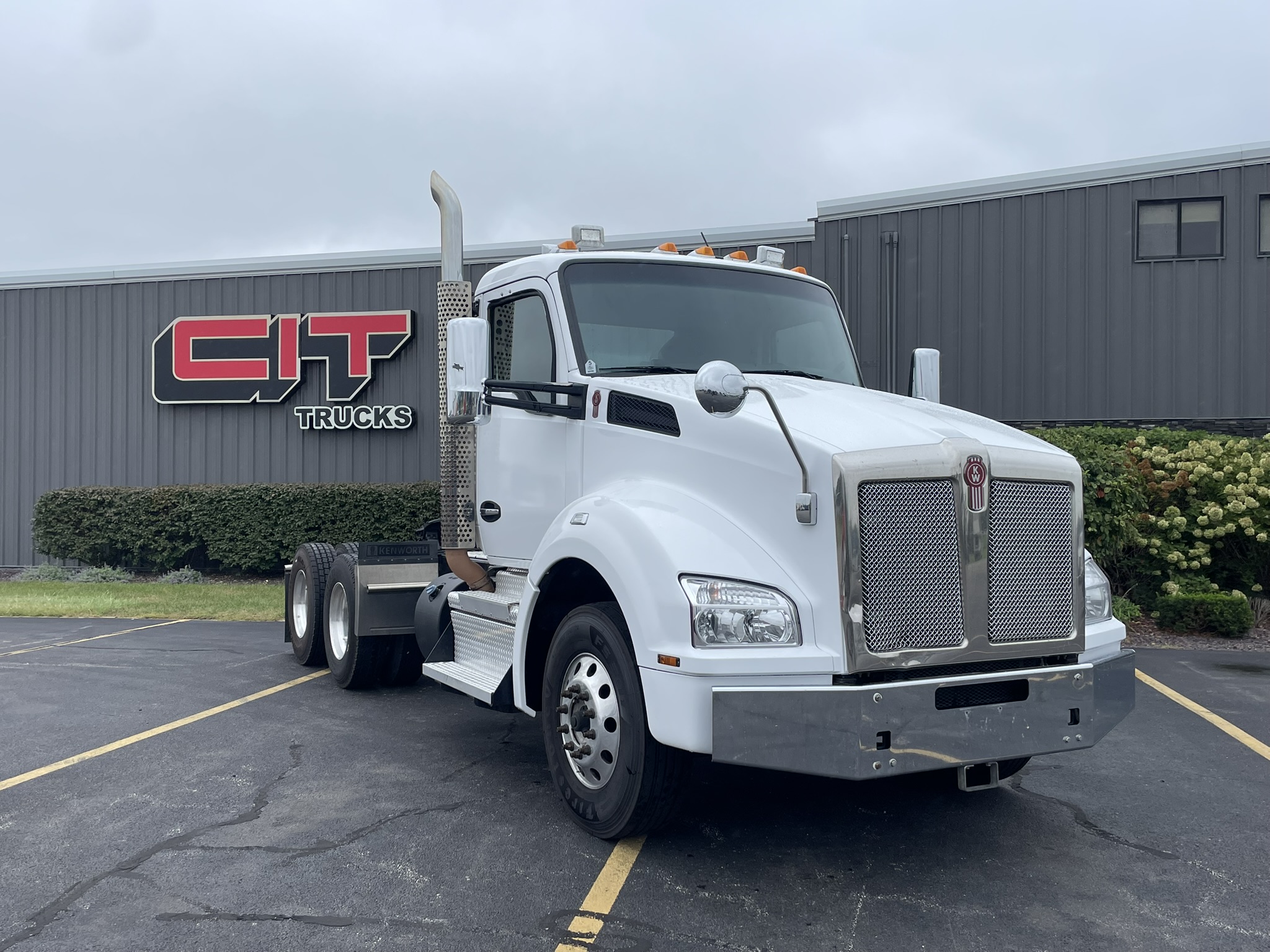 2023 Kenworth T880 in Normal, IL — photo 3