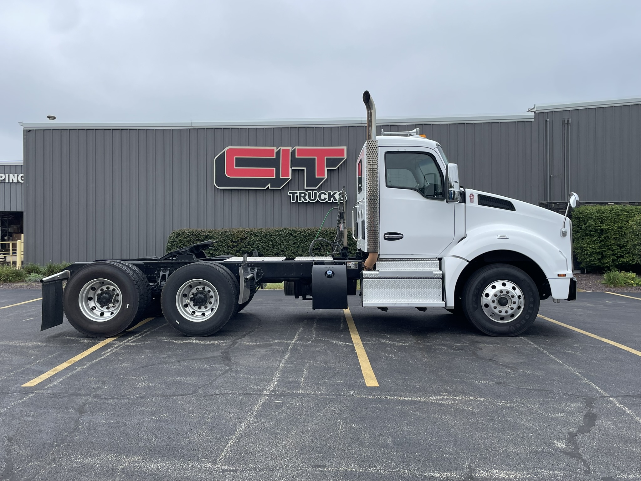 2023 Kenworth T880 in Normal, IL — photo 4