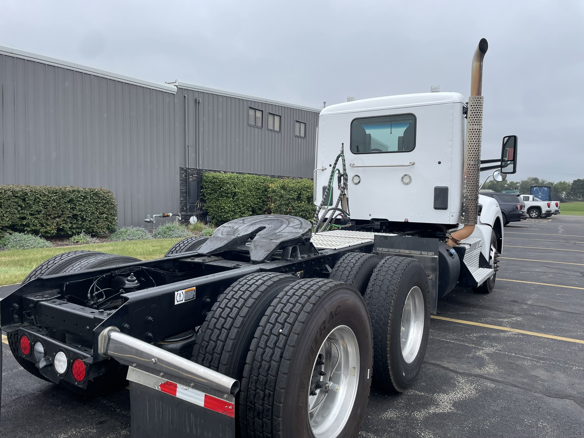 2023 Kenworth T880 in Normal, IL — photo 5