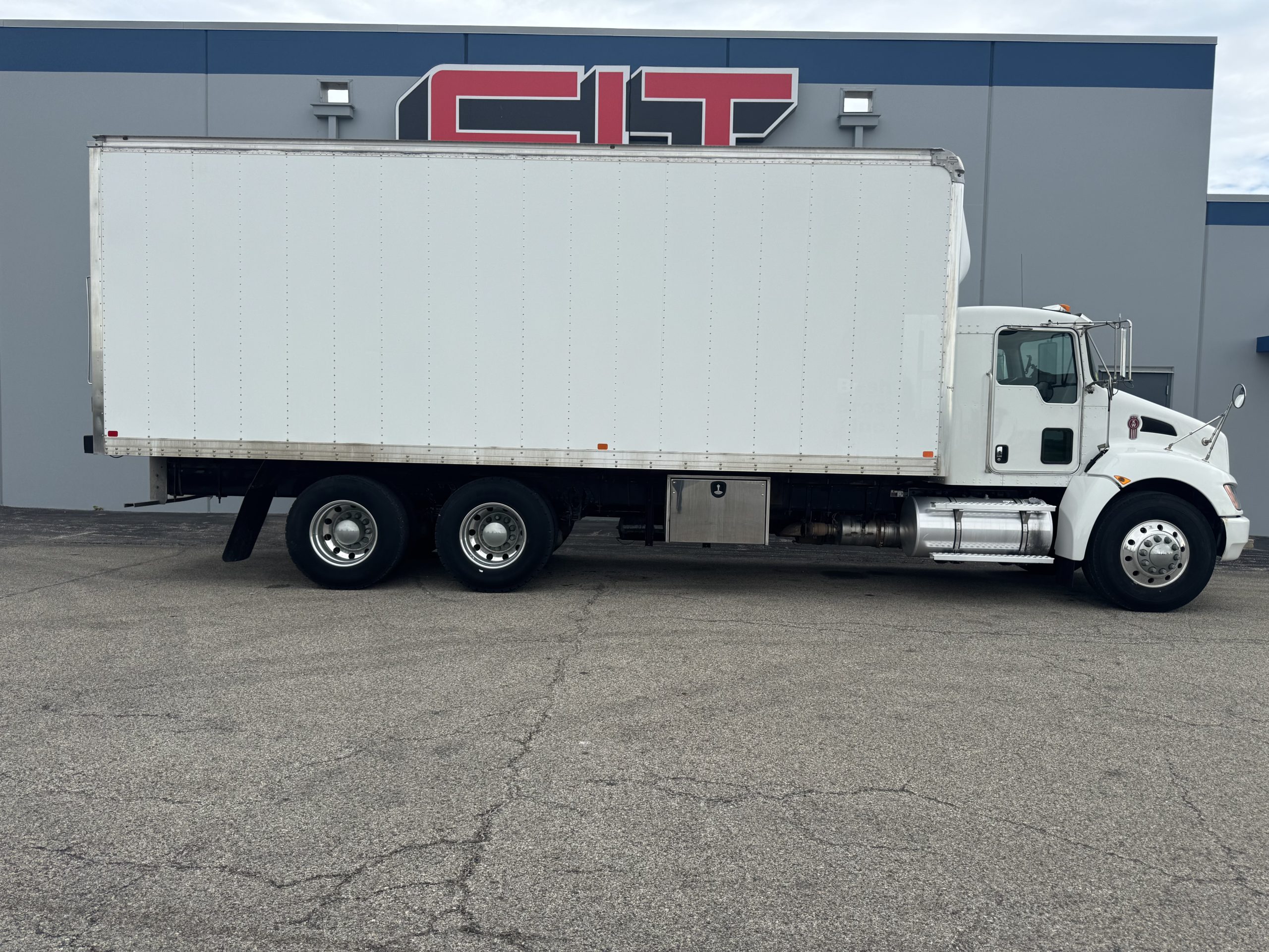 2022 KENWORTH T370 2022 KENWORTH T370 - image 4 of 6