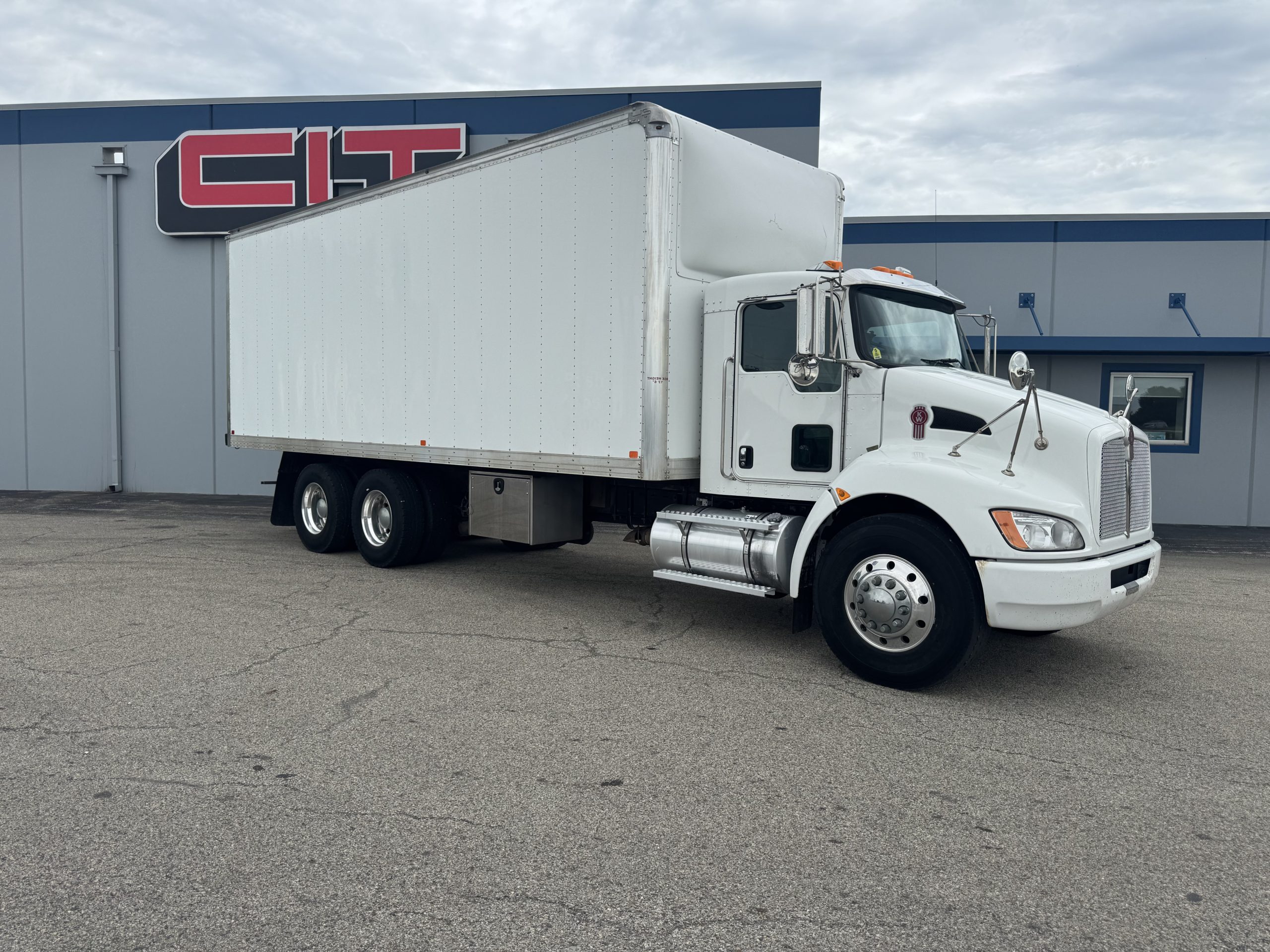 2022 KENWORTH T370 2022 KENWORTH T370 - image 3 of 6