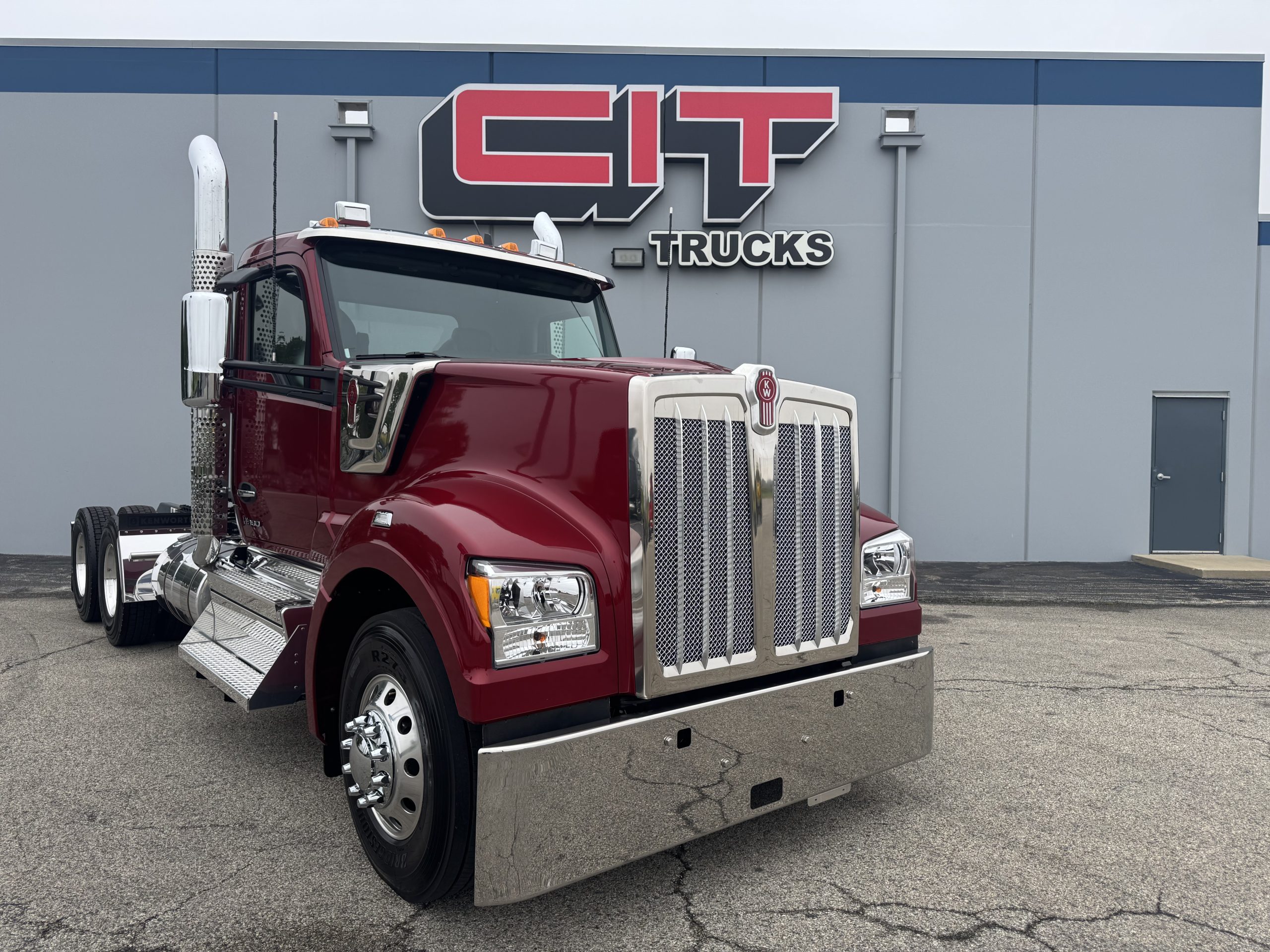 NEW 2027 KENWORTH W990 - image 3 of 6