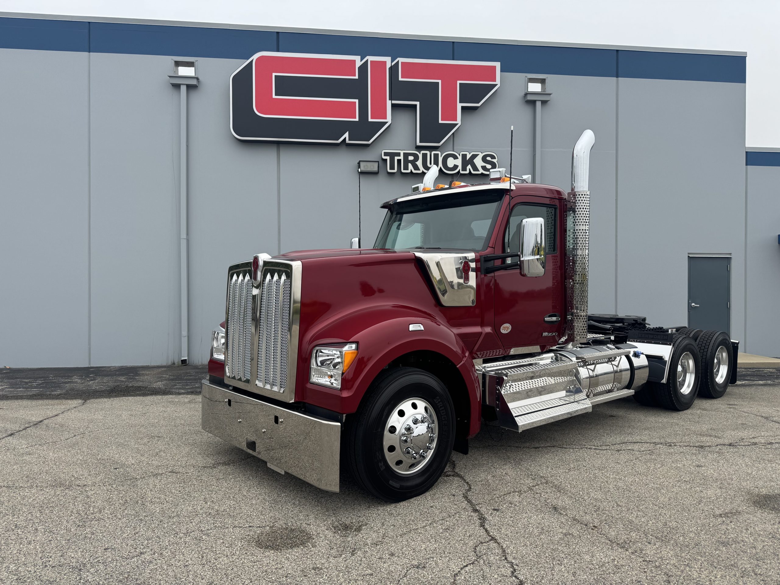 NEW 2027 KENWORTH W990 - image 1 of 6