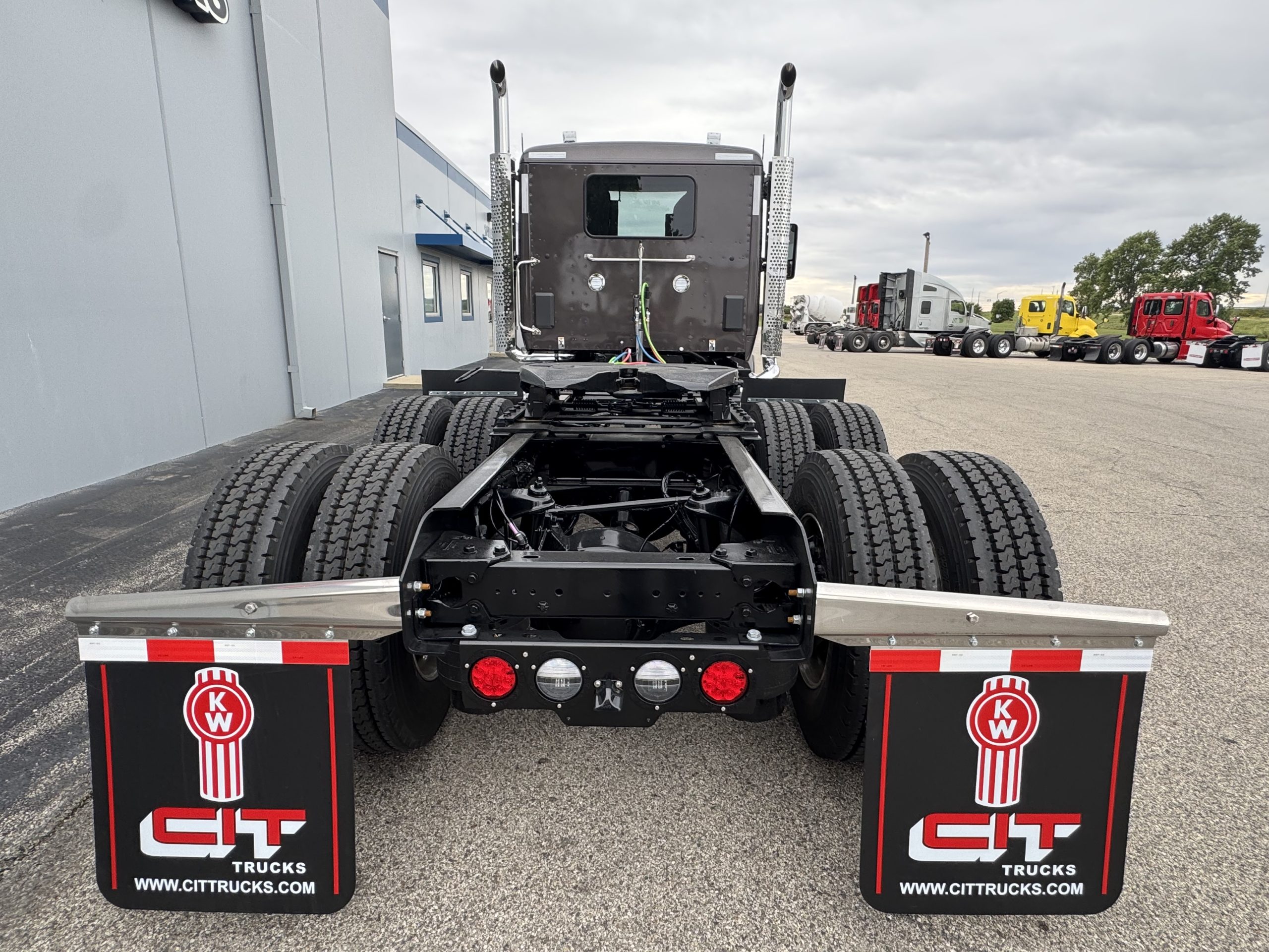 2027 KENWORTH T880 - image 5 of 6