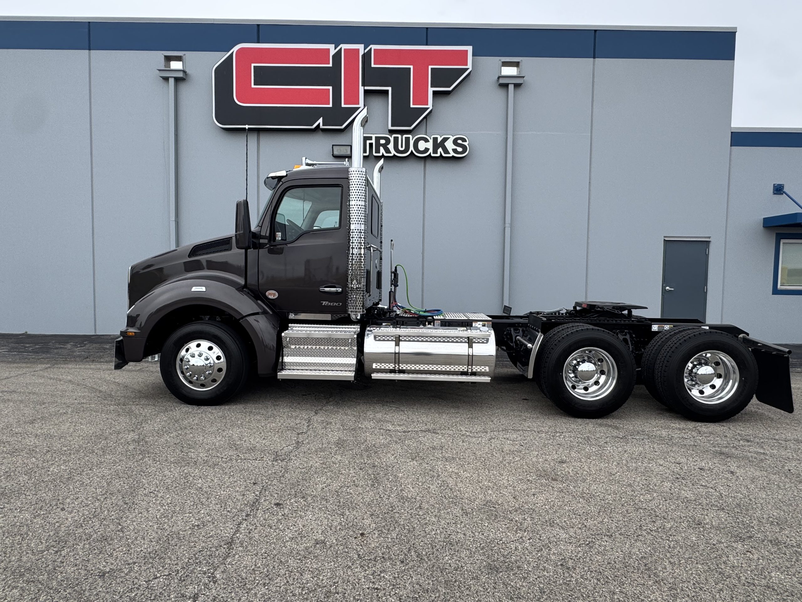2027 KENWORTH T880 - image 6 of 6