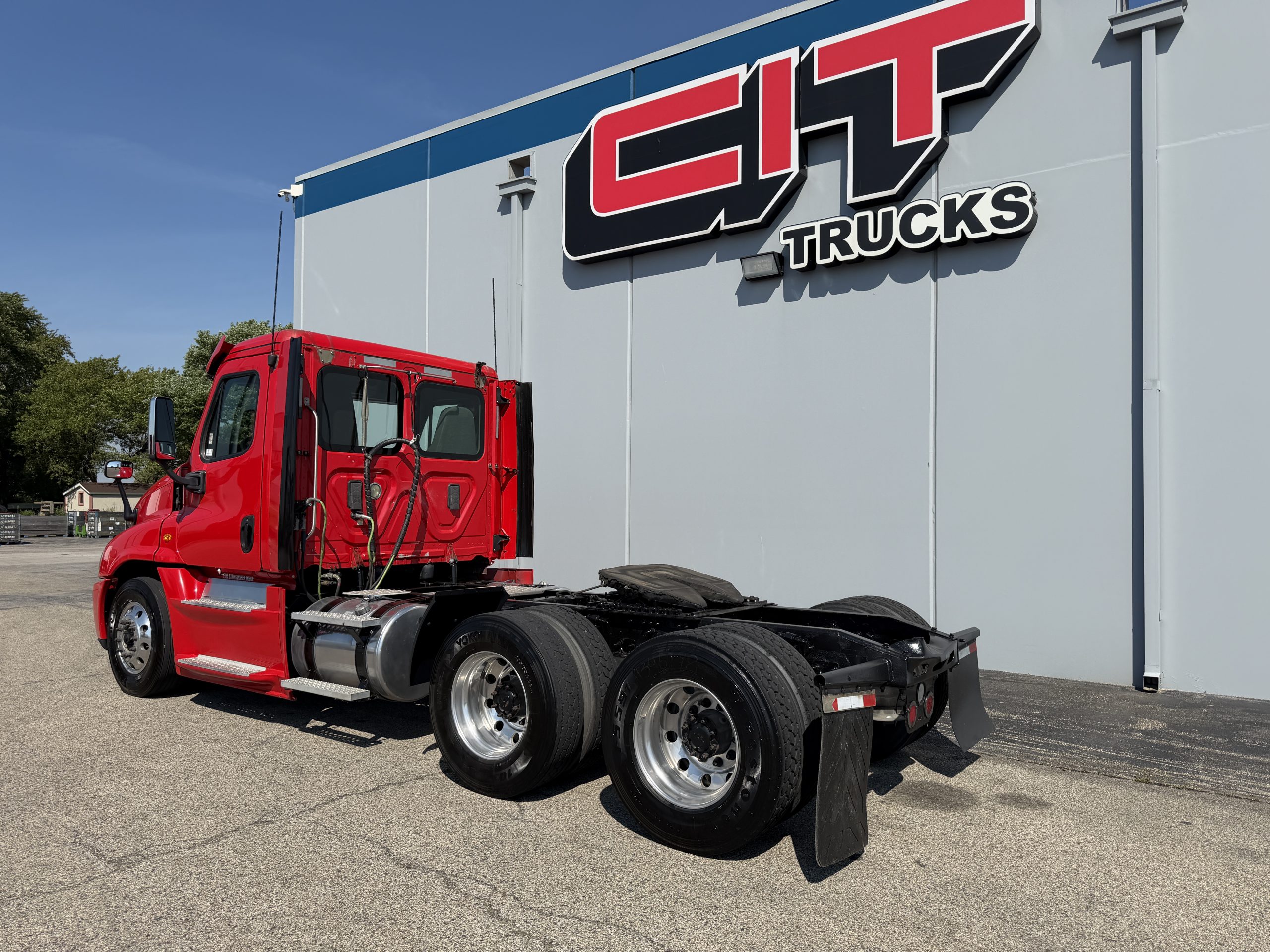 2017 Freightliner Cascadia in Champaign, IL — photo 6