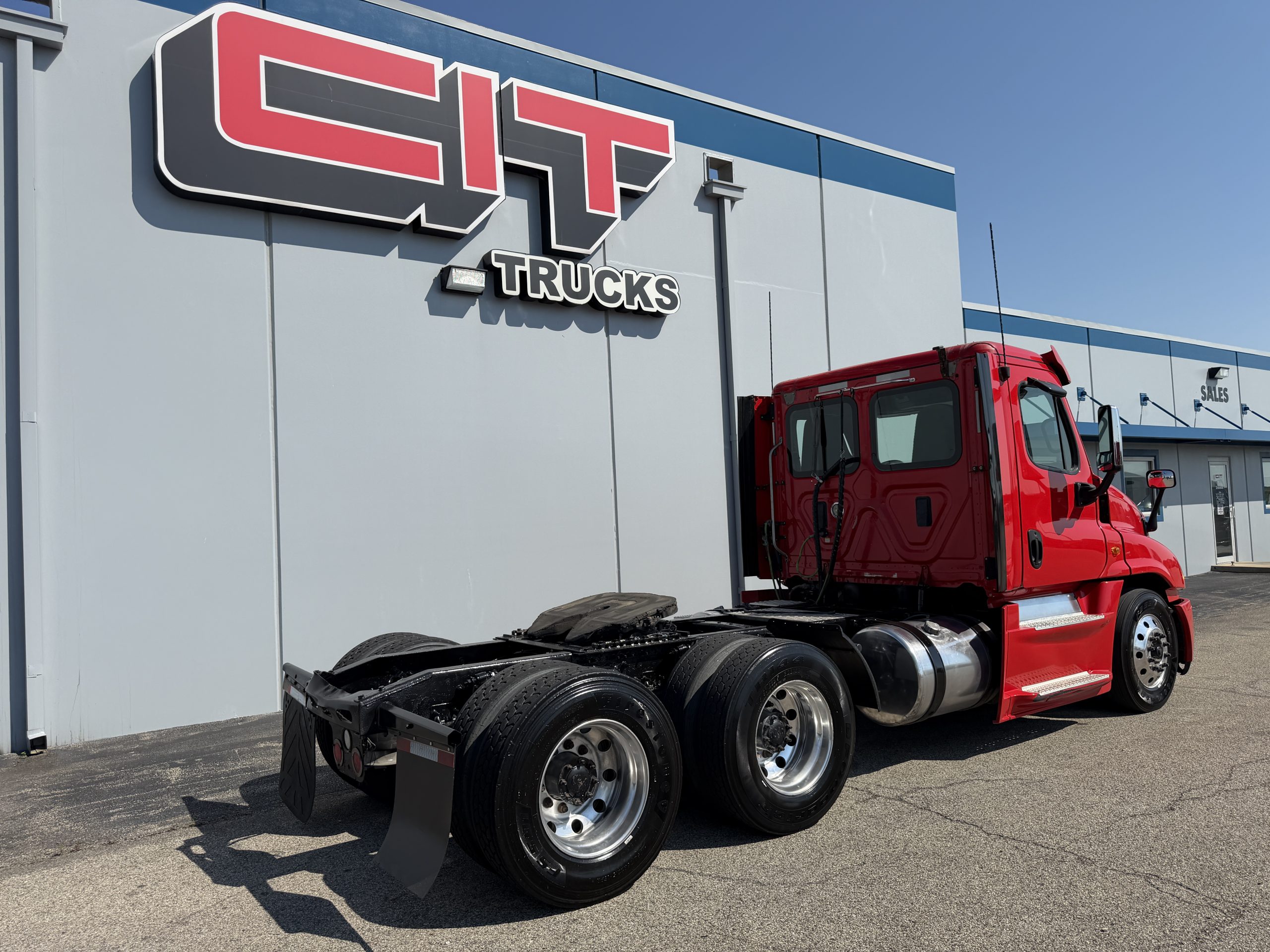 2017 Freightliner Cascadia in Champaign, IL — photo 5