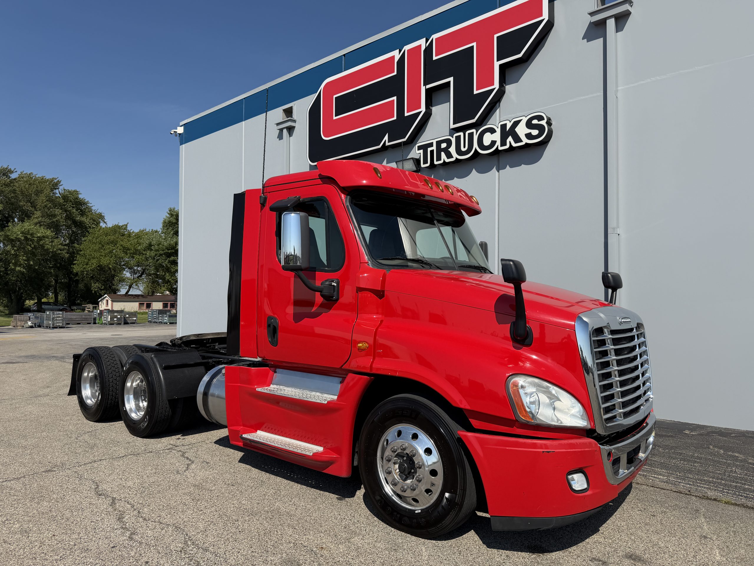 2017 Freightliner Cascadia in Champaign, IL — photo 3