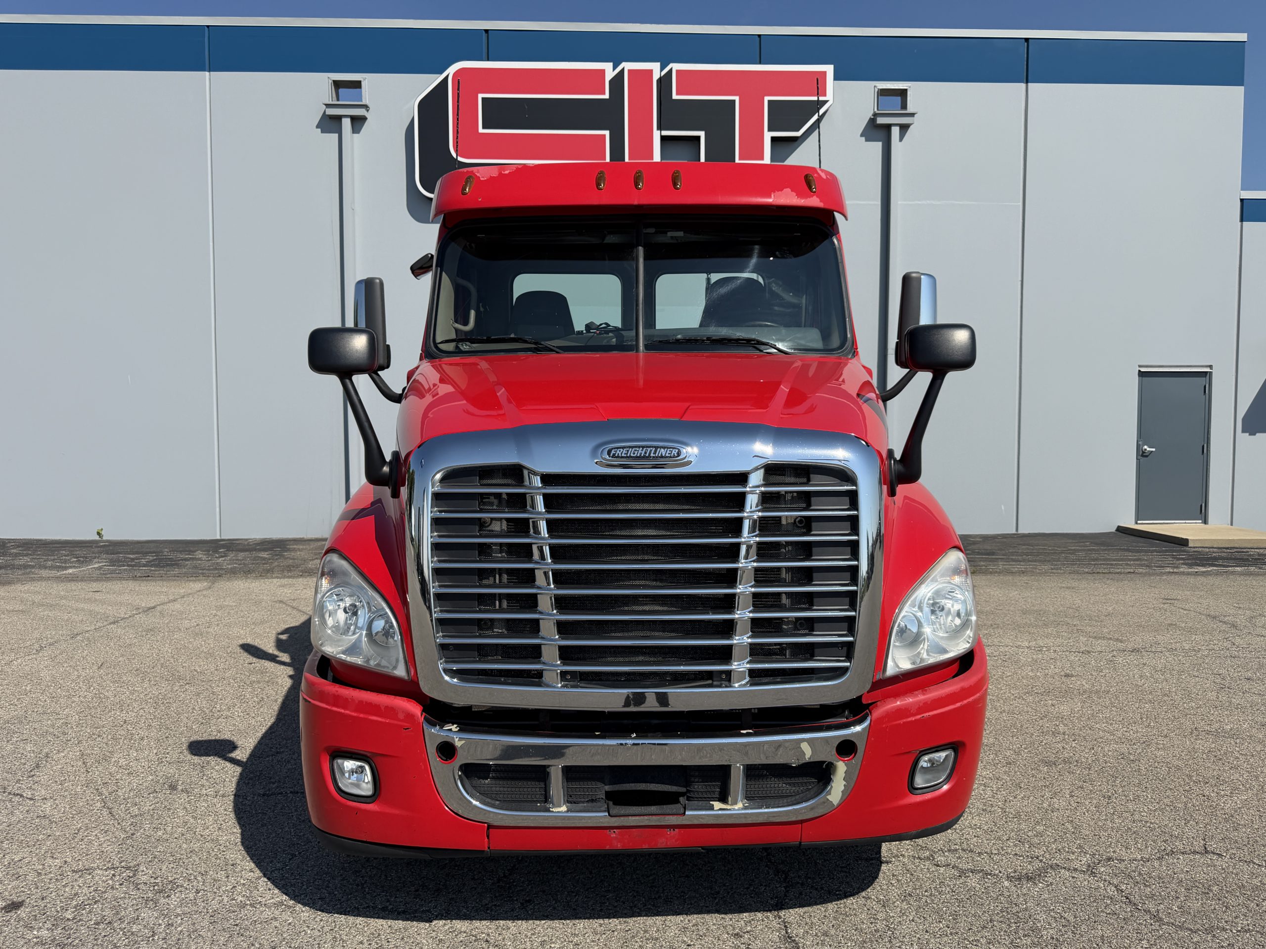 2017 Freightliner Cascadia in Champaign, IL — photo 2