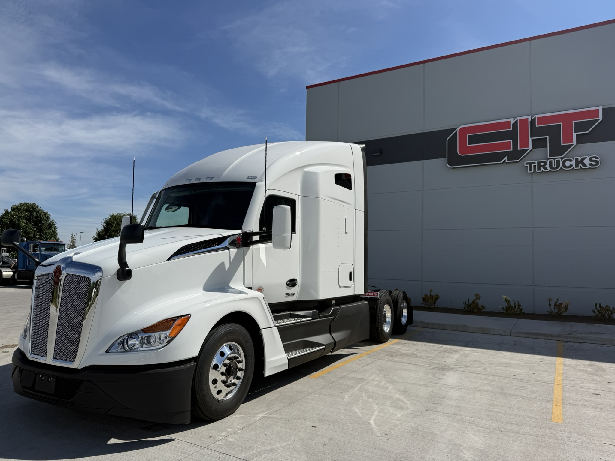 NEW KENWORTH T680 - image 1 of 6
