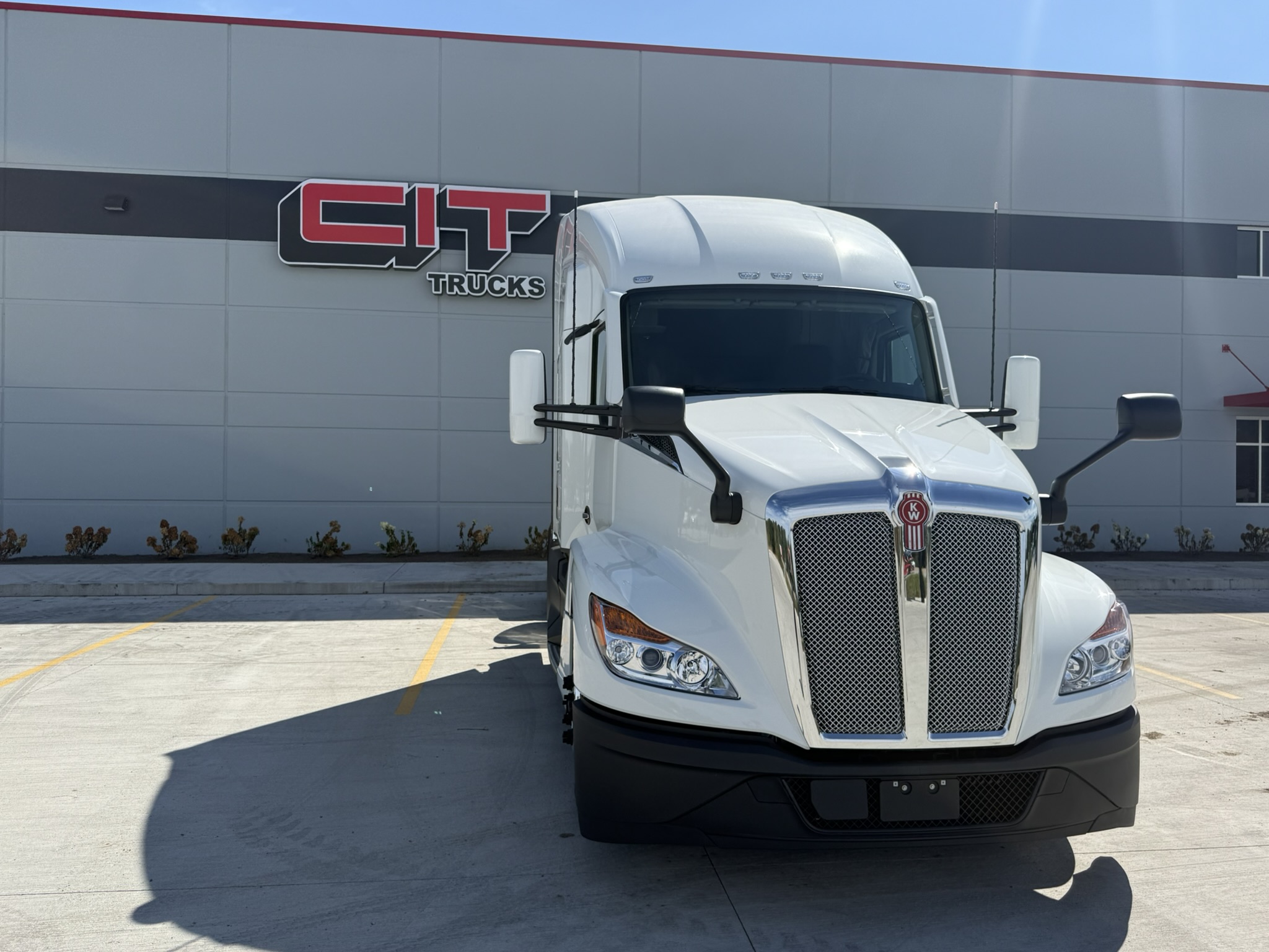 NEW 2027 KENWORTH T680 NEW 2027 KENWORTH T680 - image 3 of 6