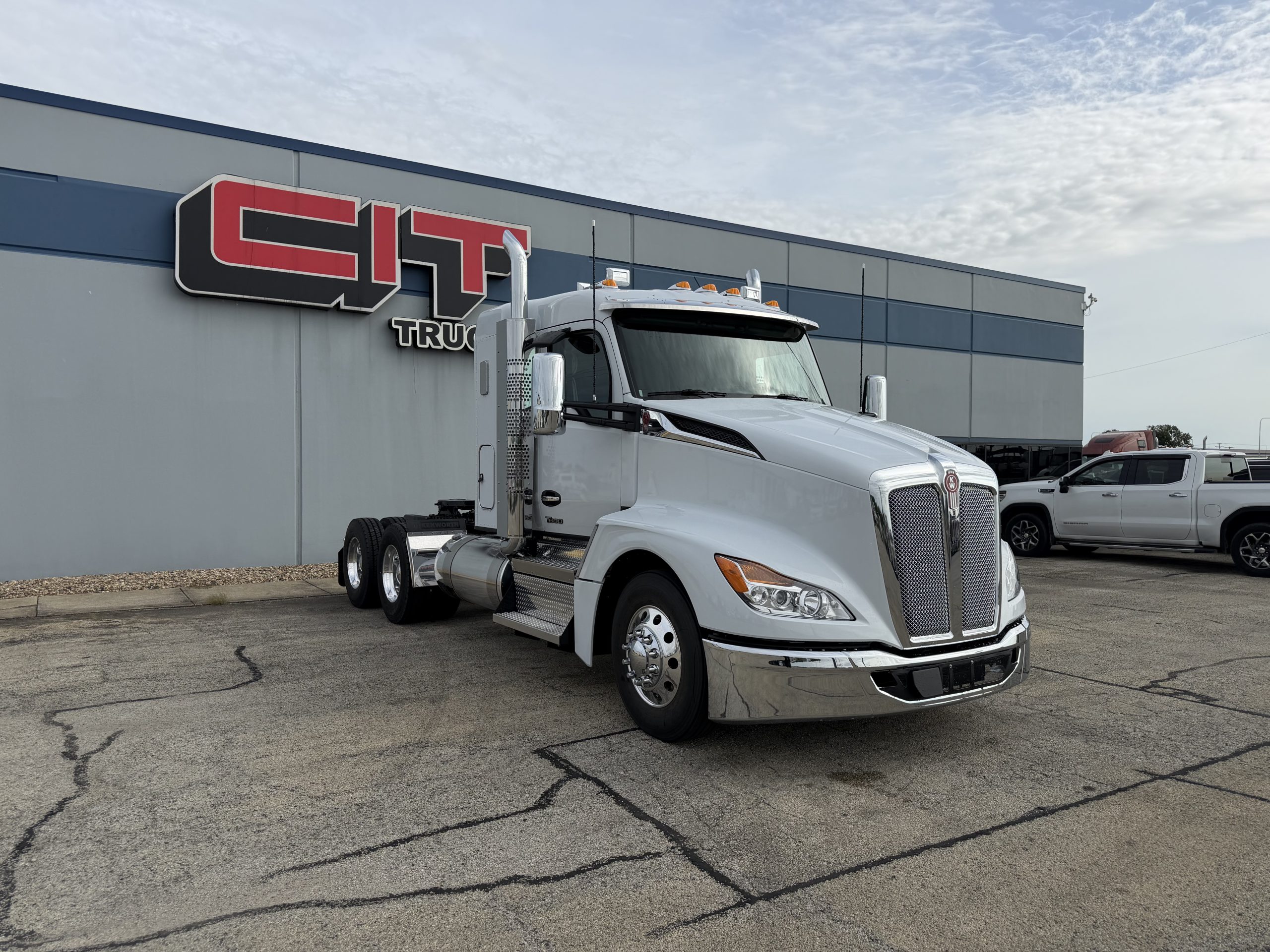 NEW 2027 KENWORTH T680 - image 3 of 6