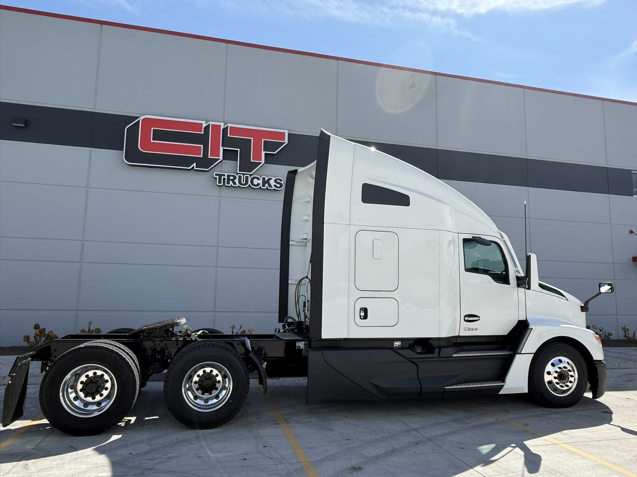 NEW KENWORTH T680 NEW KENWORTH T680 - image 4 of 6