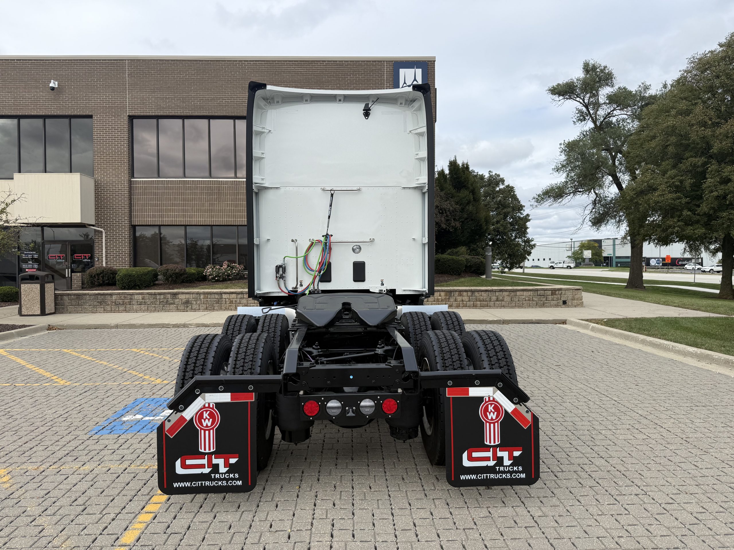 NEW 2027 KENWORTH T680 - image 6 of 6