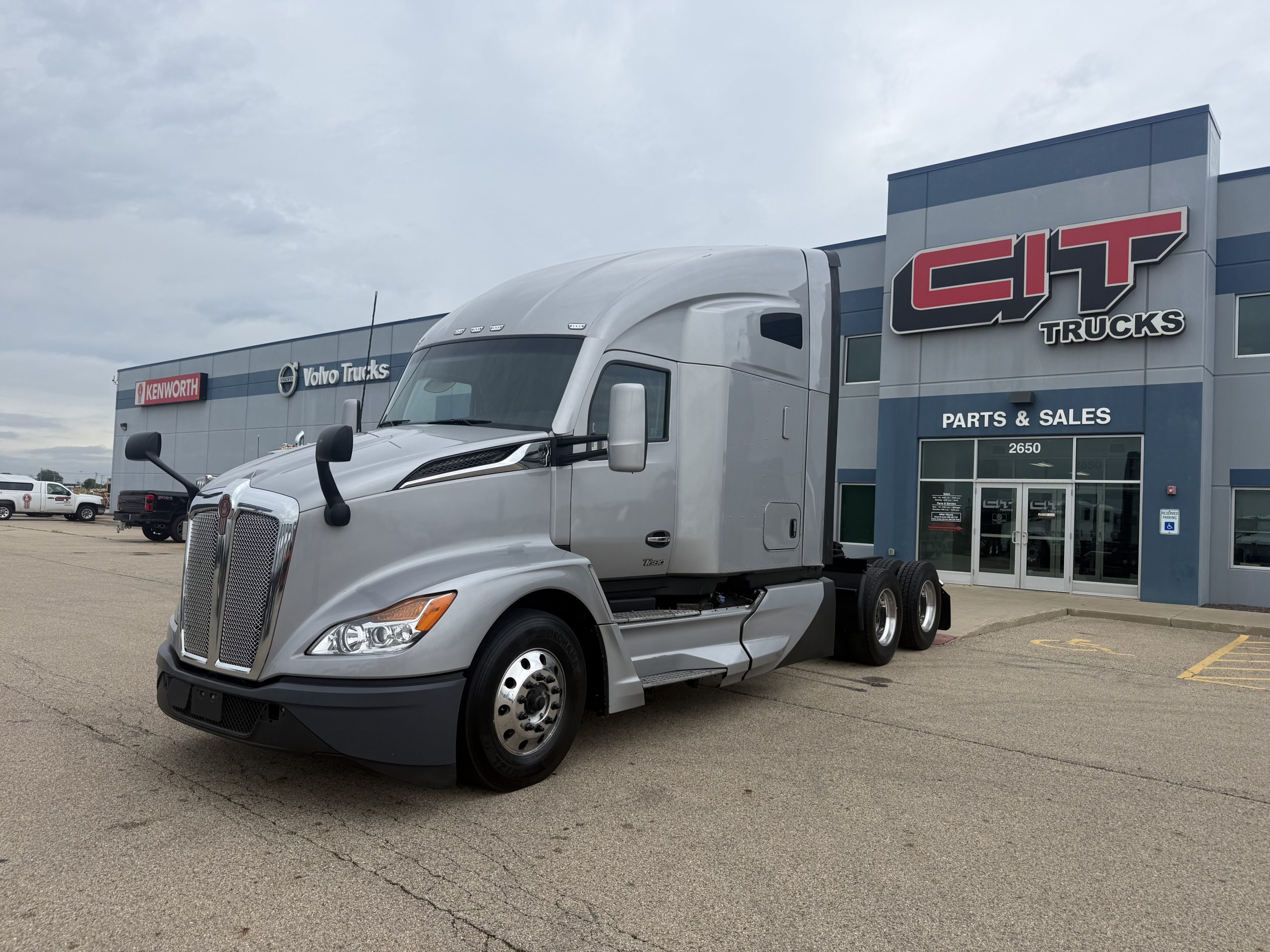2023 Kenworth T680 in Peru, IL