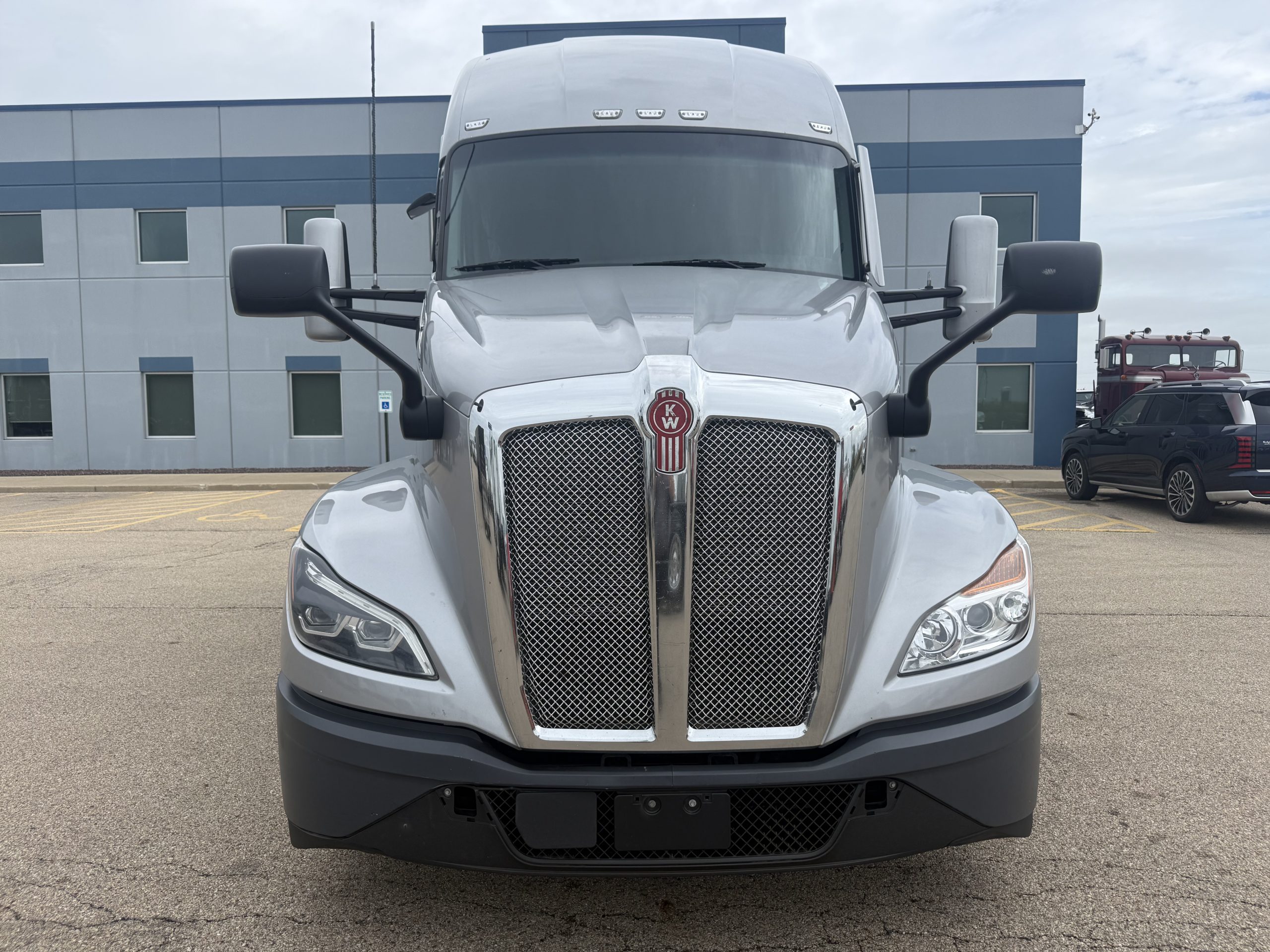 2023 Kenworth T680 in Peru, IL — photo 2