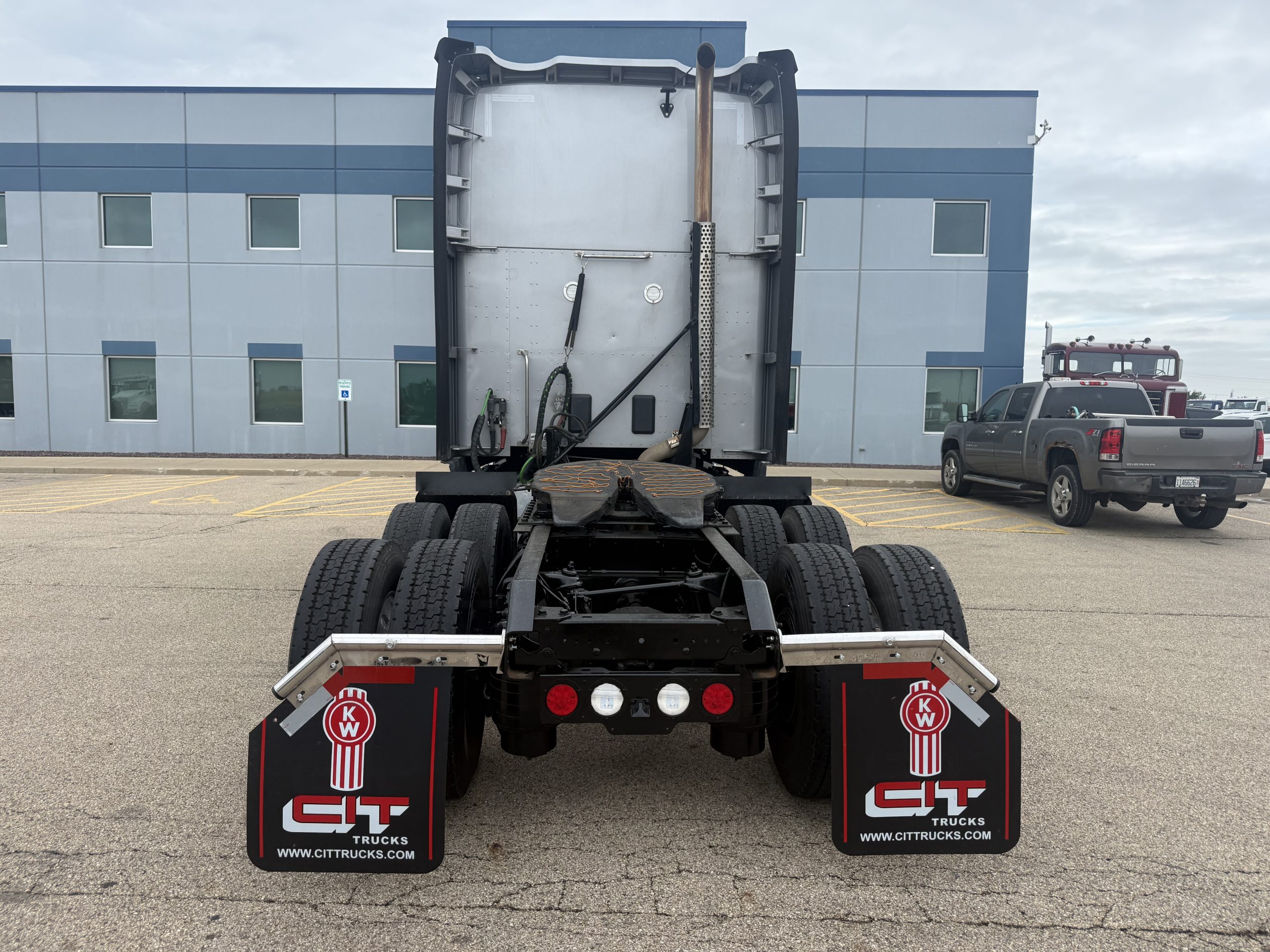 2023 Kenworth T680 in Peru, IL — photo 6