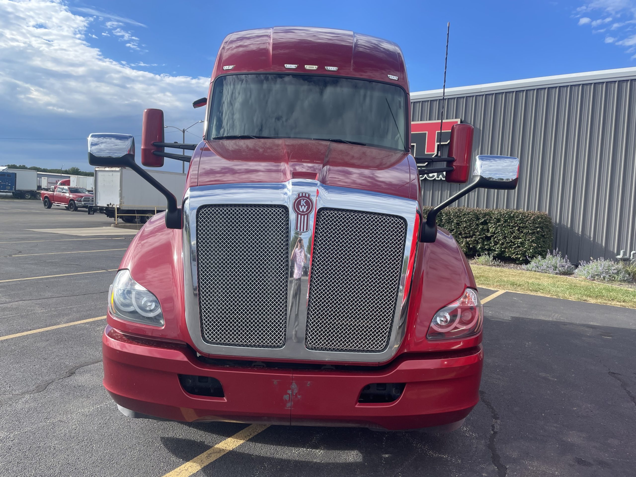 2020 KENWORTH T680 2020 KENWORTH T680 - image 2 of 6