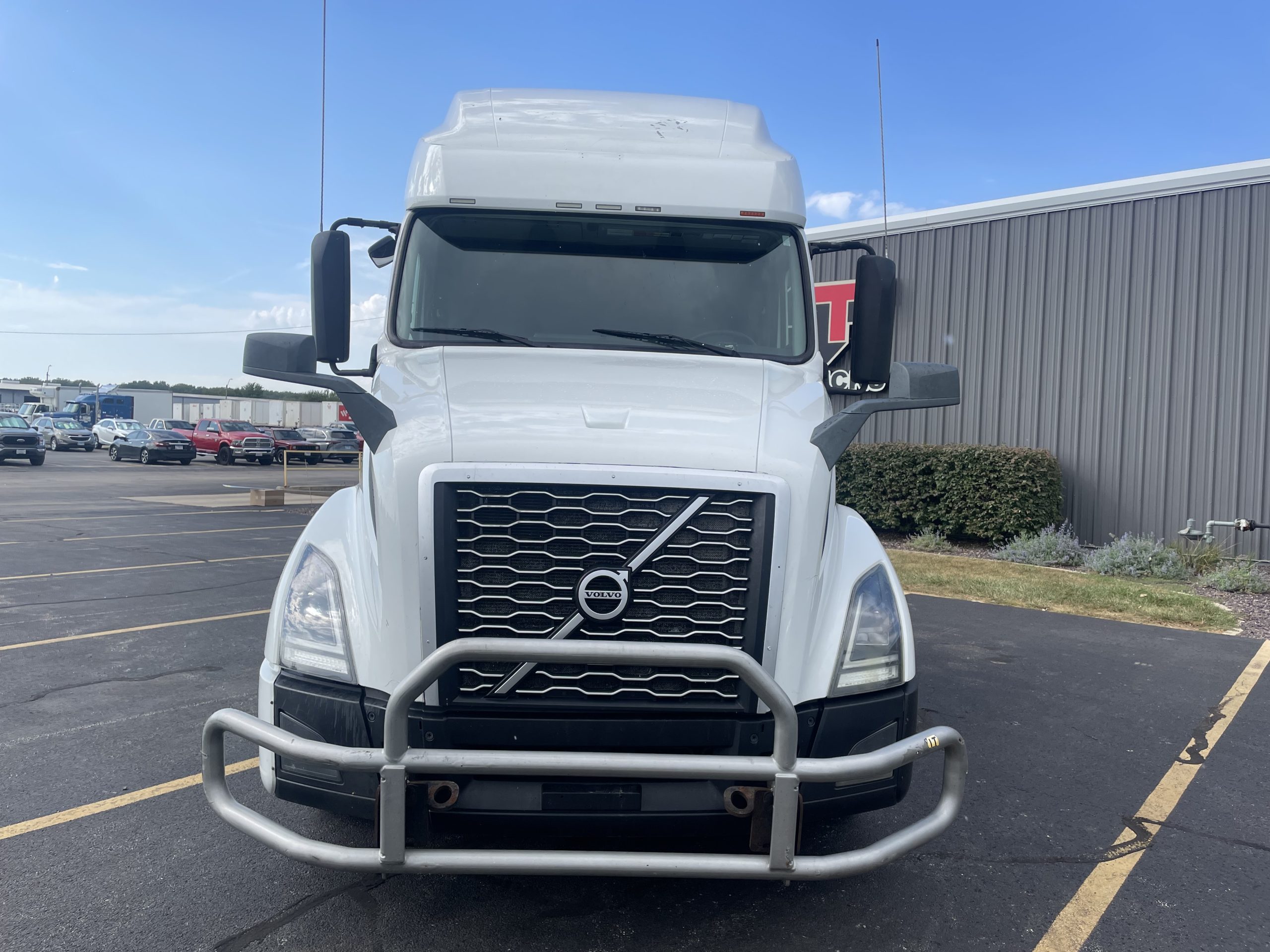 2019 Volvo VNL 760 in Normal, IL — photo 2