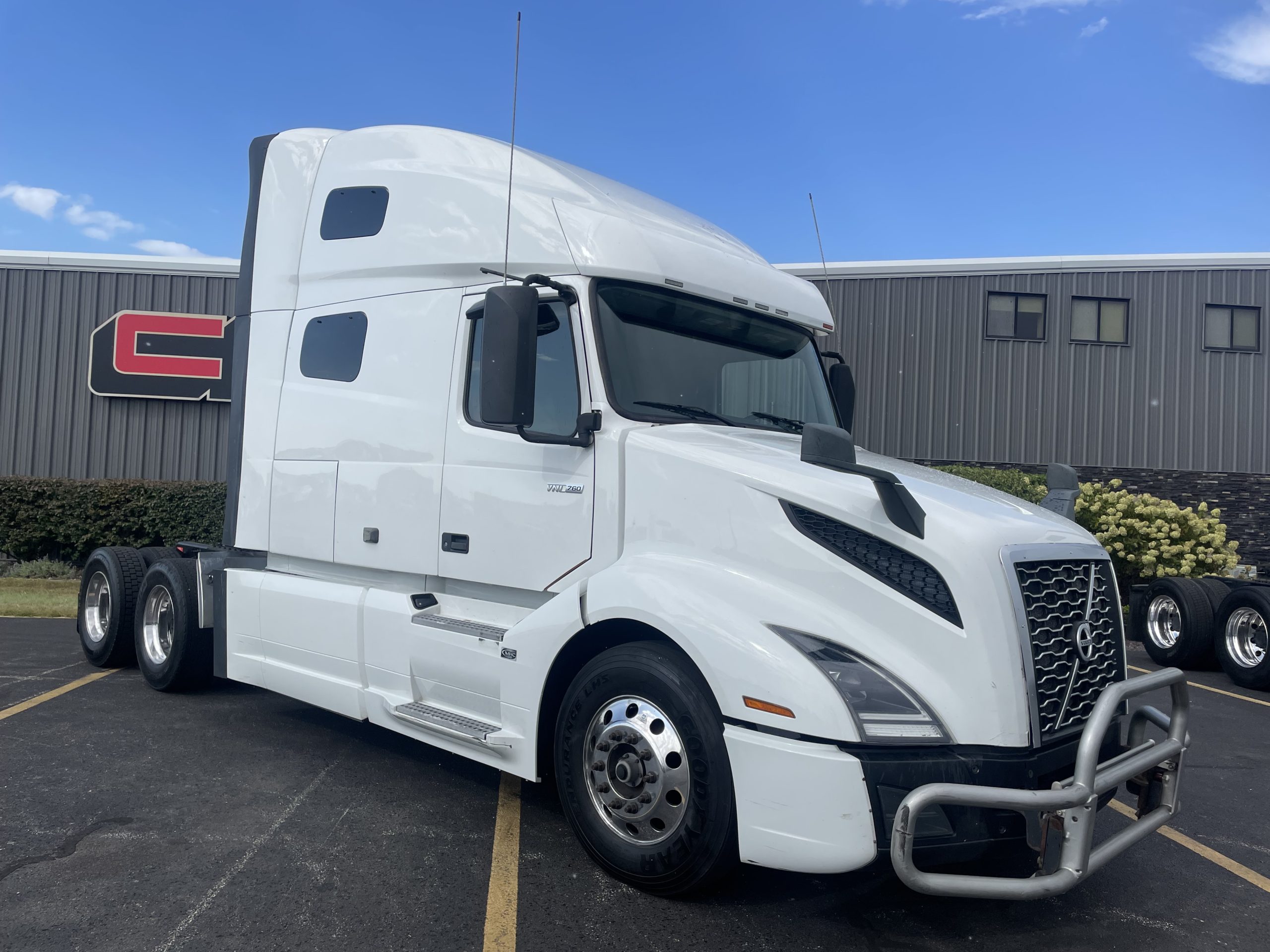 2019 Volvo VNL 760 in Normal, IL — photo 3