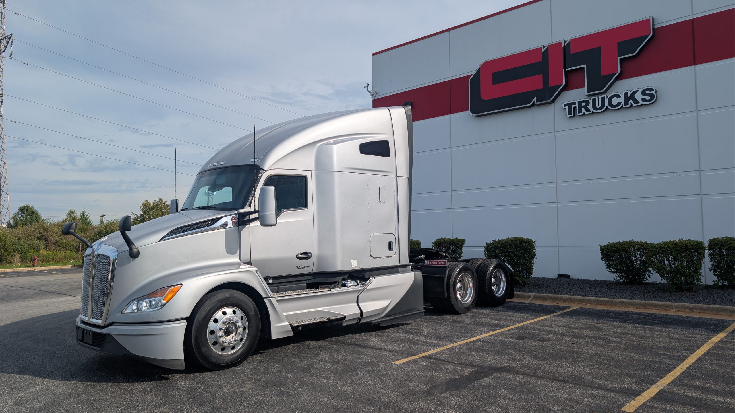 2023 KENWORTH T680 2023 KENWORTH T680 - image 1 of 6