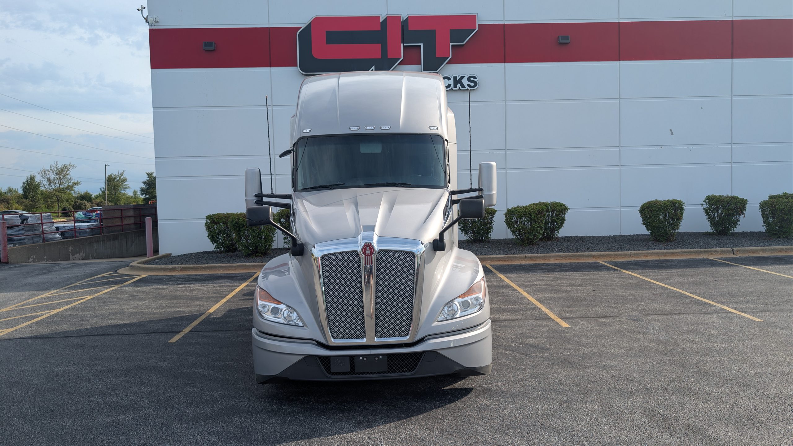 2023 KENWORTH T680 2023 KENWORTH T680 - image 2 of 6