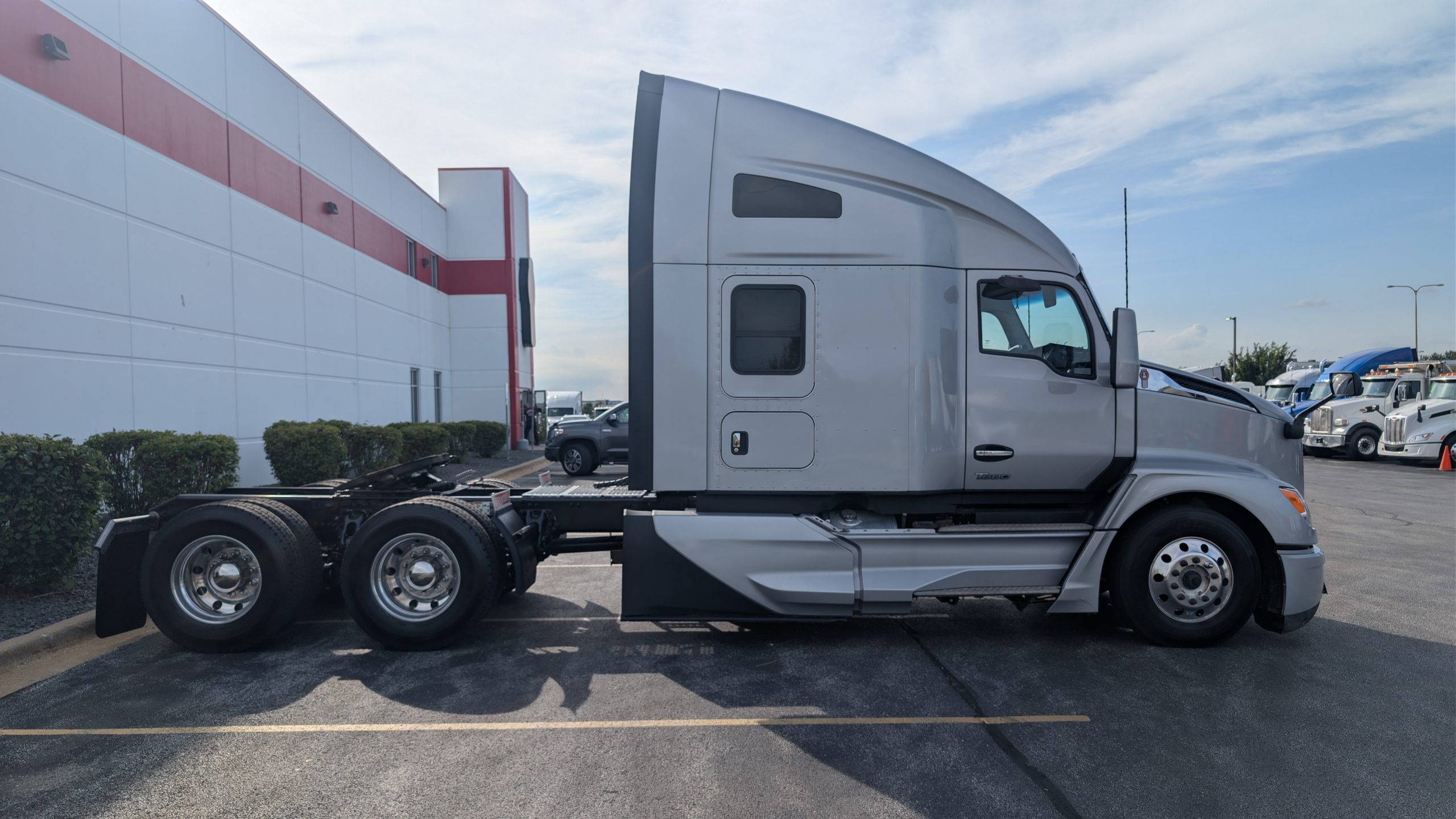 2023 KENWORTH T680 2023 KENWORTH T680 - image 4 of 6