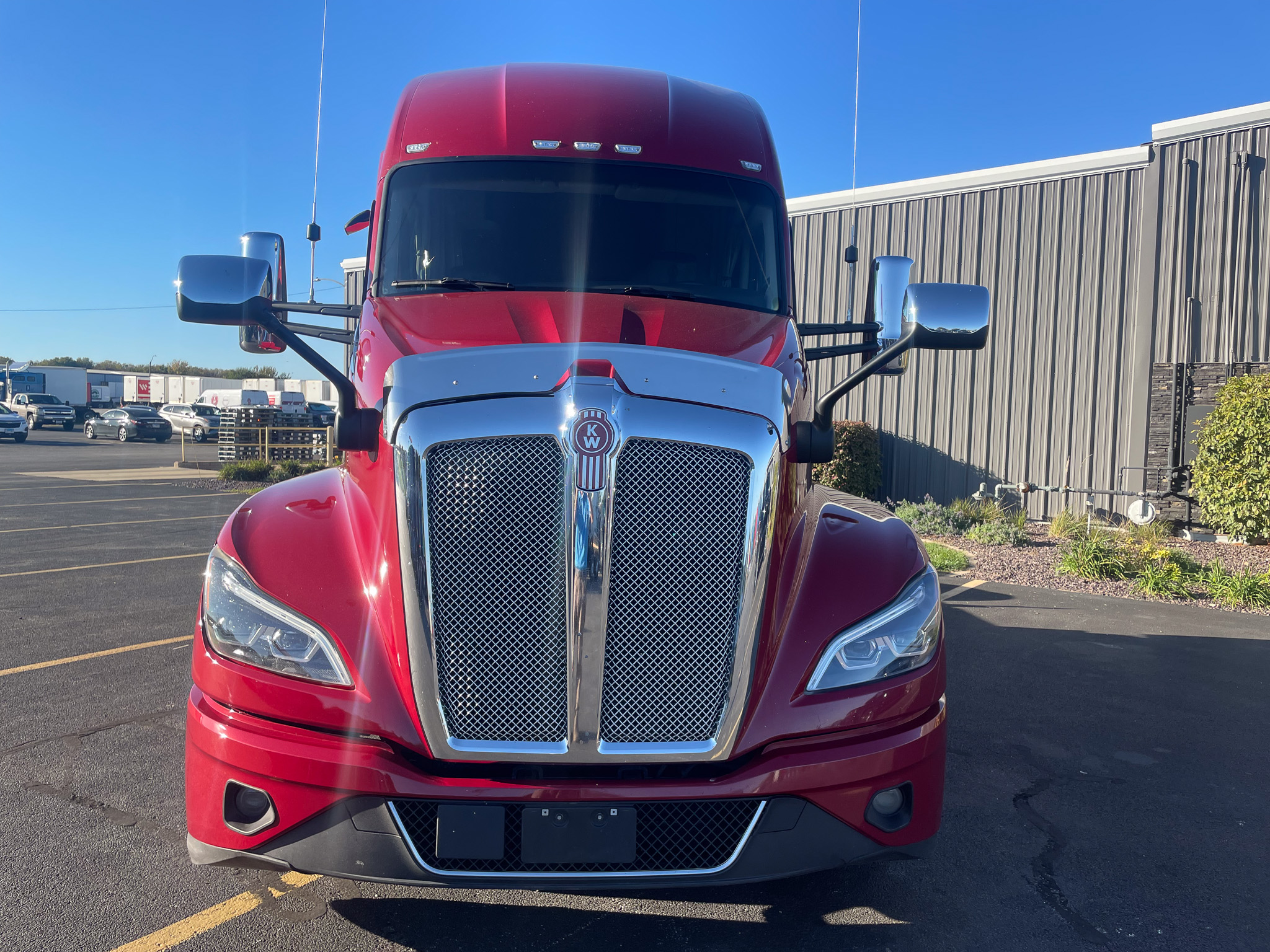 2022 Kenworth T680 in Normal, IL — photo 2