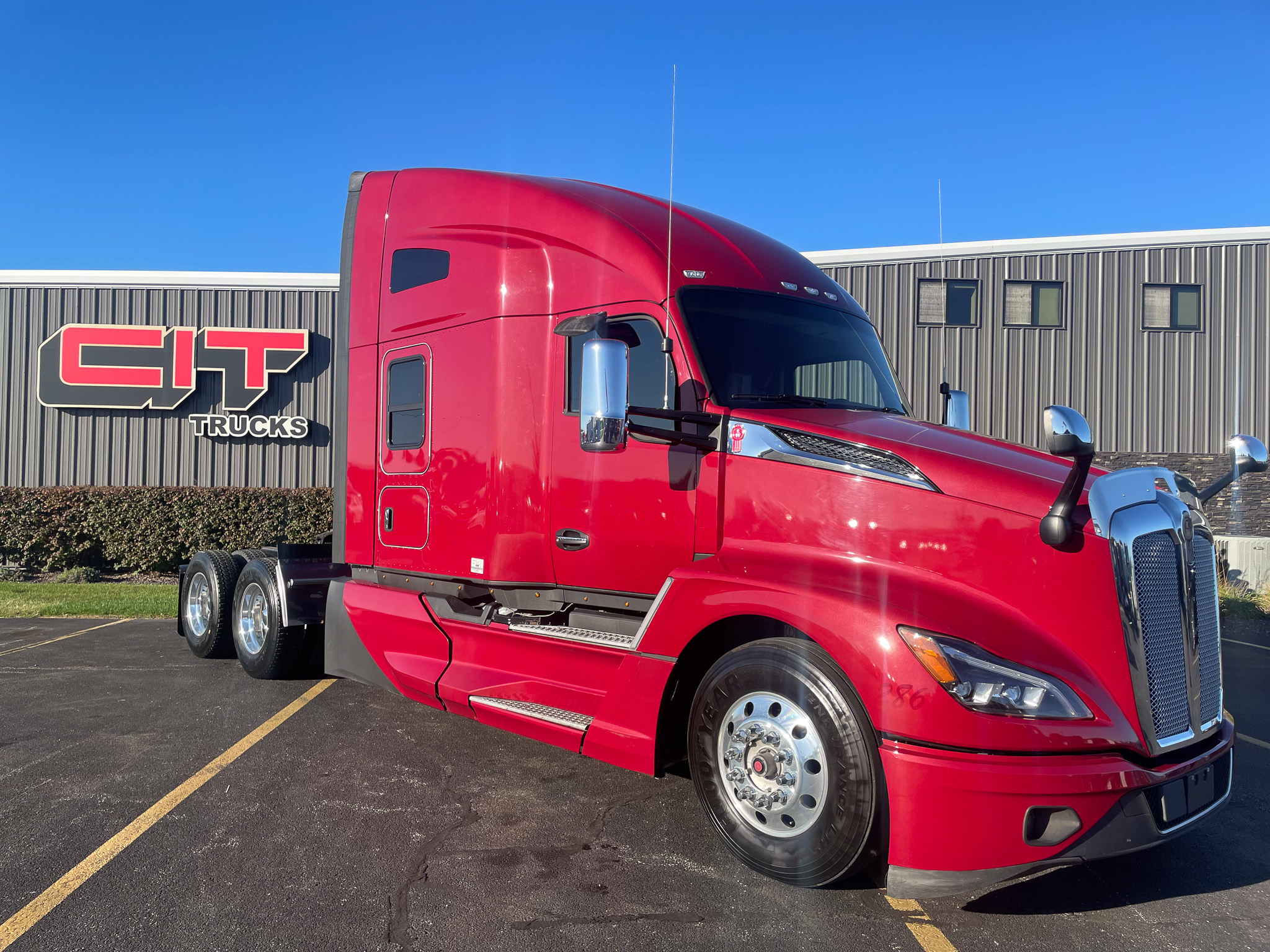 2022 Kenworth T680 in Normal, IL — photo 3