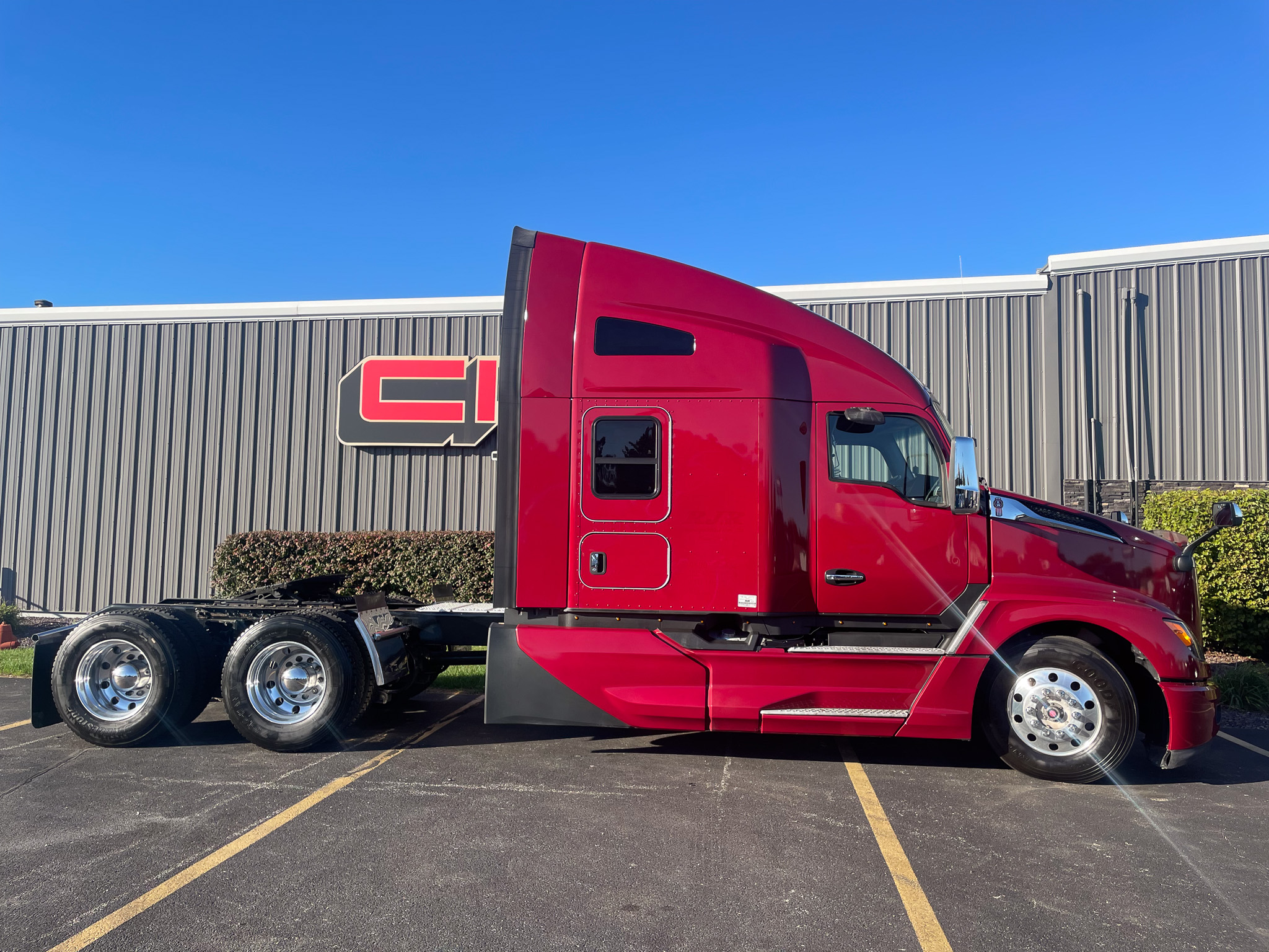 2022 Kenworth T680 in Normal, IL — photo 4
