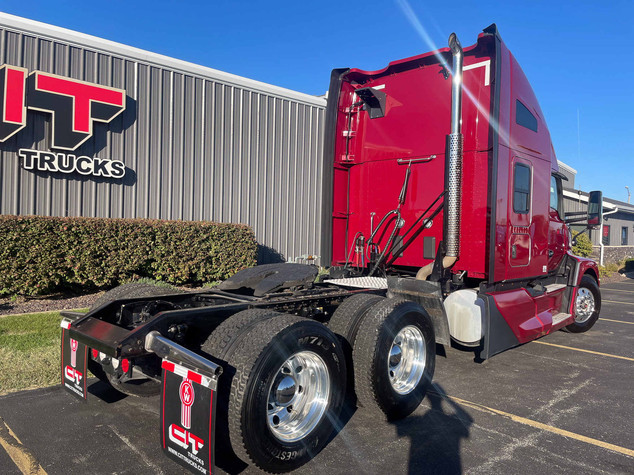 2022 Kenworth T680 in Normal, IL — photo 5