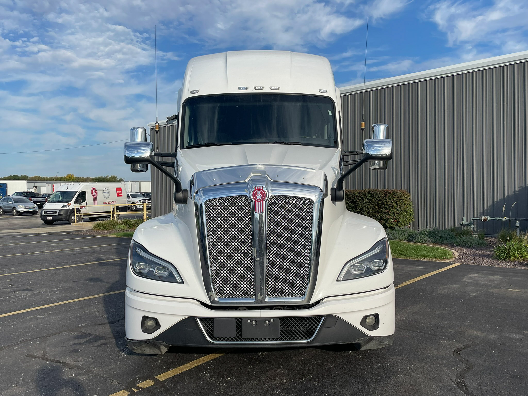 2022 Kenworth T680 in Normal, IL — photo 2