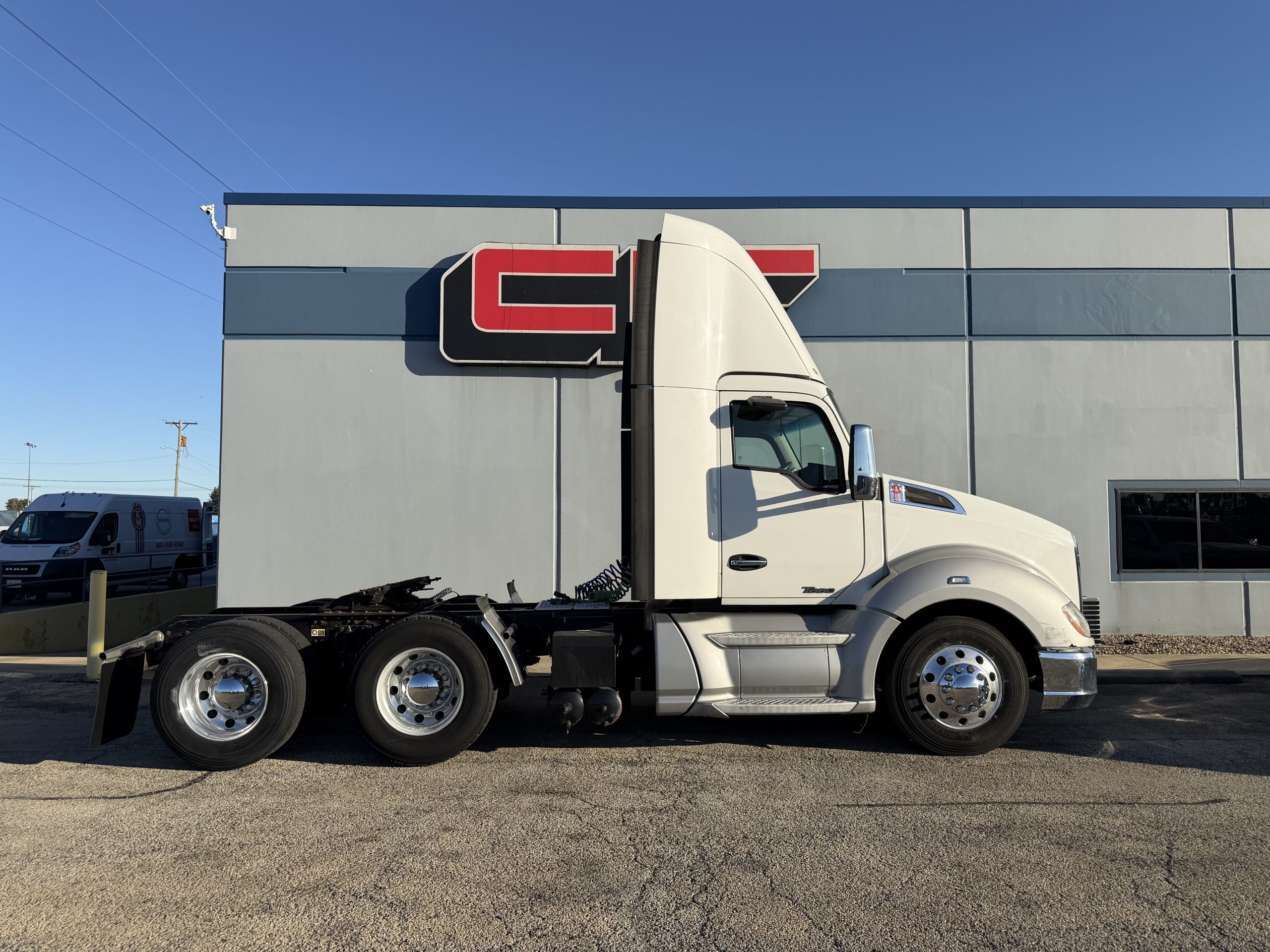 2018 KENWORTH T680 2018 KENWORTH T680 - image 4 of 6