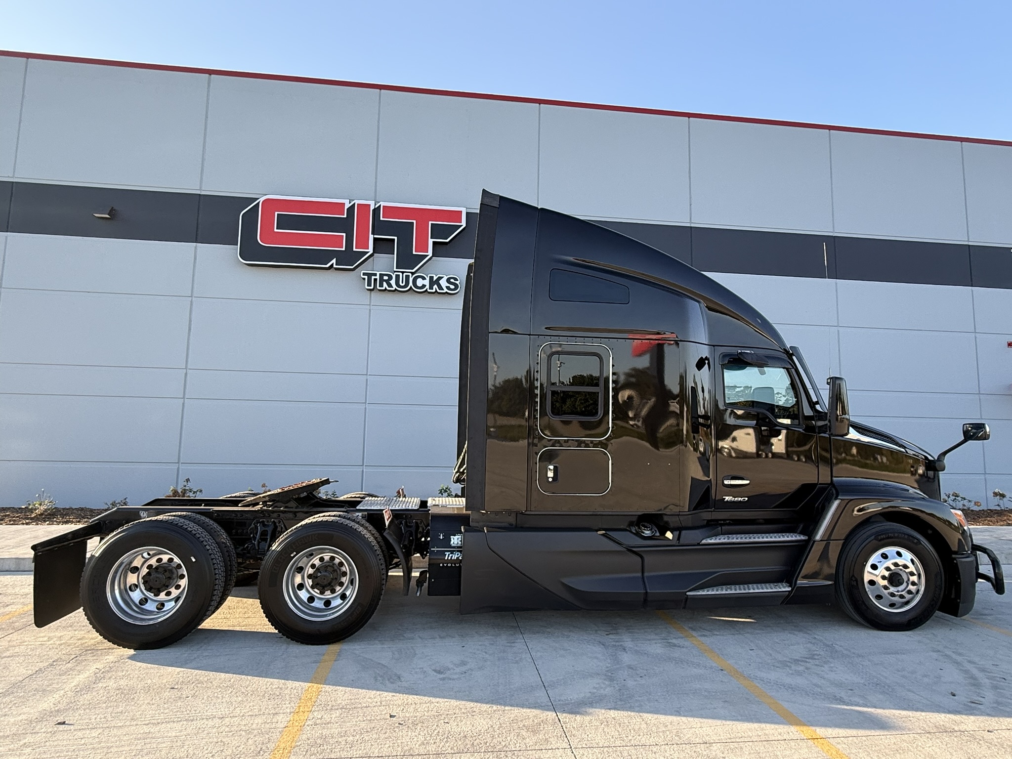 2023 KENWORTH T680 2023 KENWORTH T680 - image 4 of 6