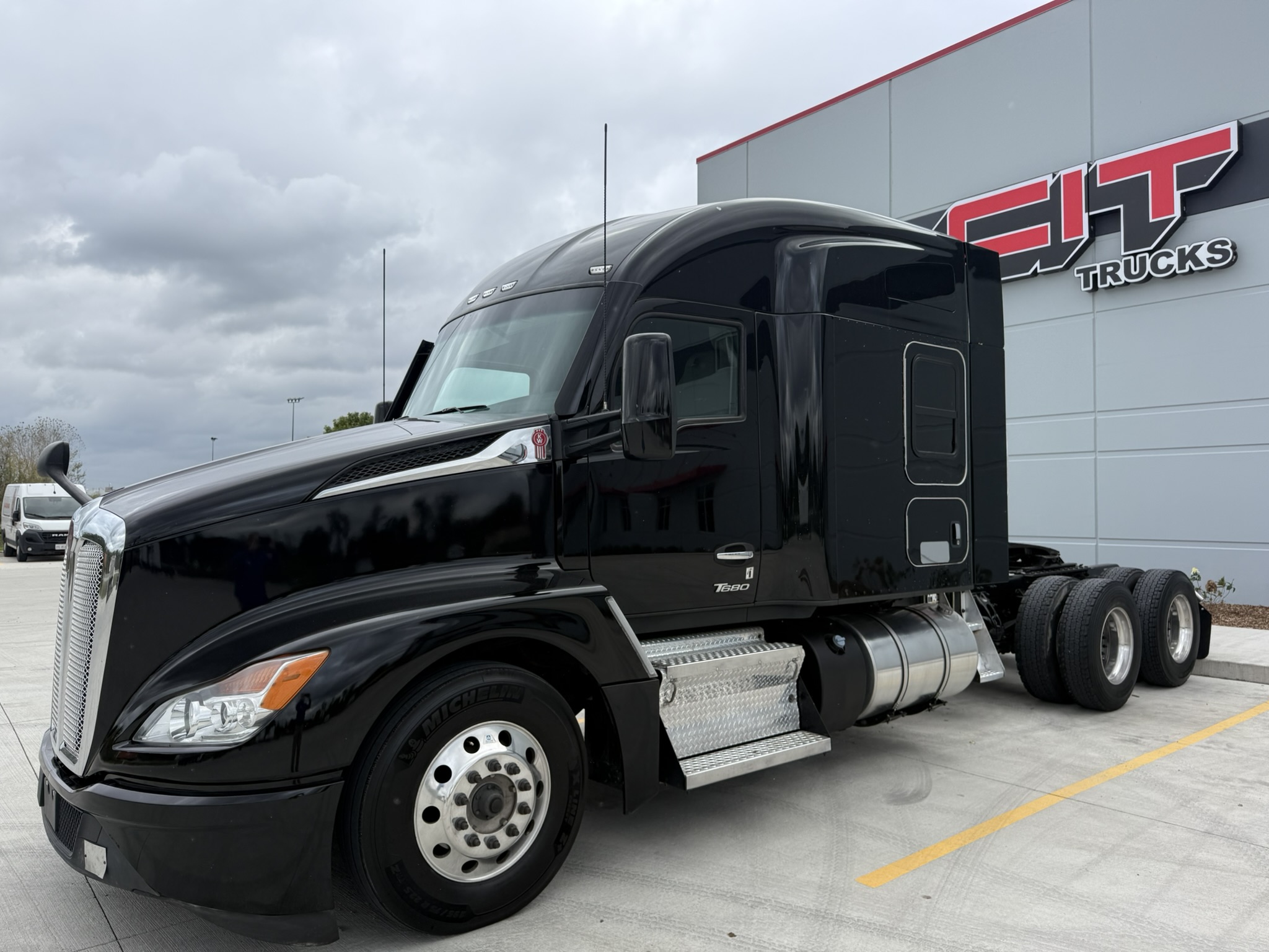 2023 Kenworth T680 in Burns Harbor, IN