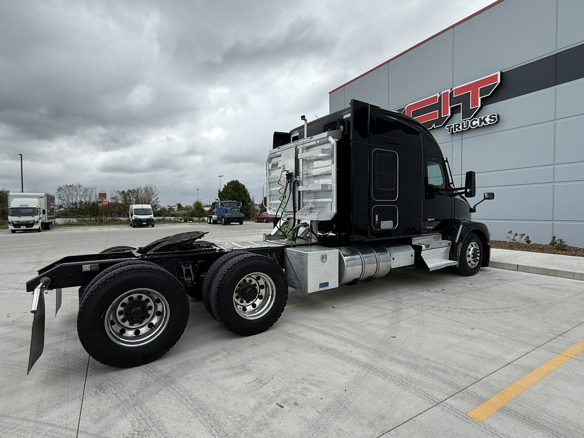 2023 Kenworth T680 in Burns Harbor, IN — photo 5