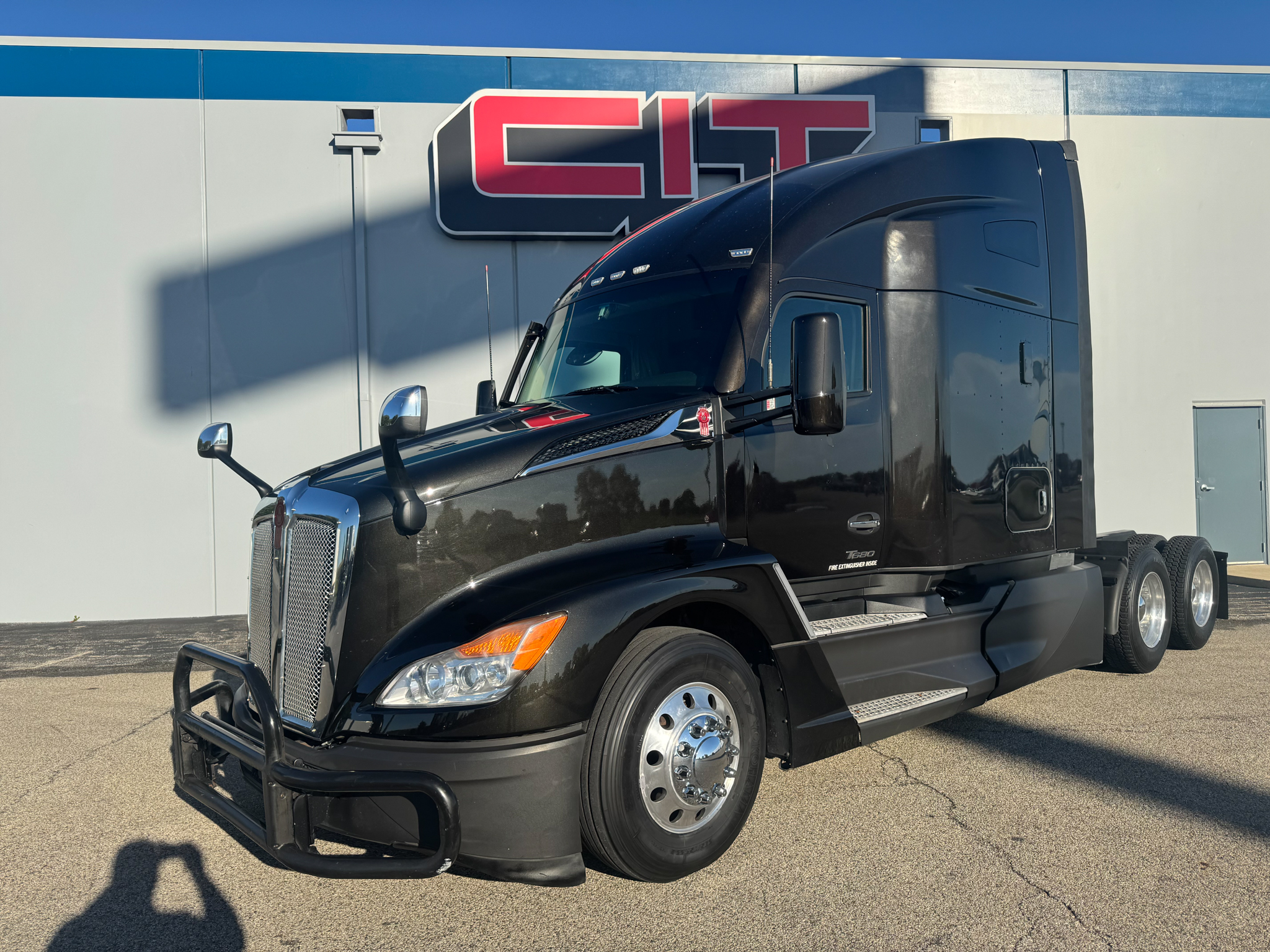 2023 KENWORTH T680 2023 KENWORTH T680 - image 1 of 6